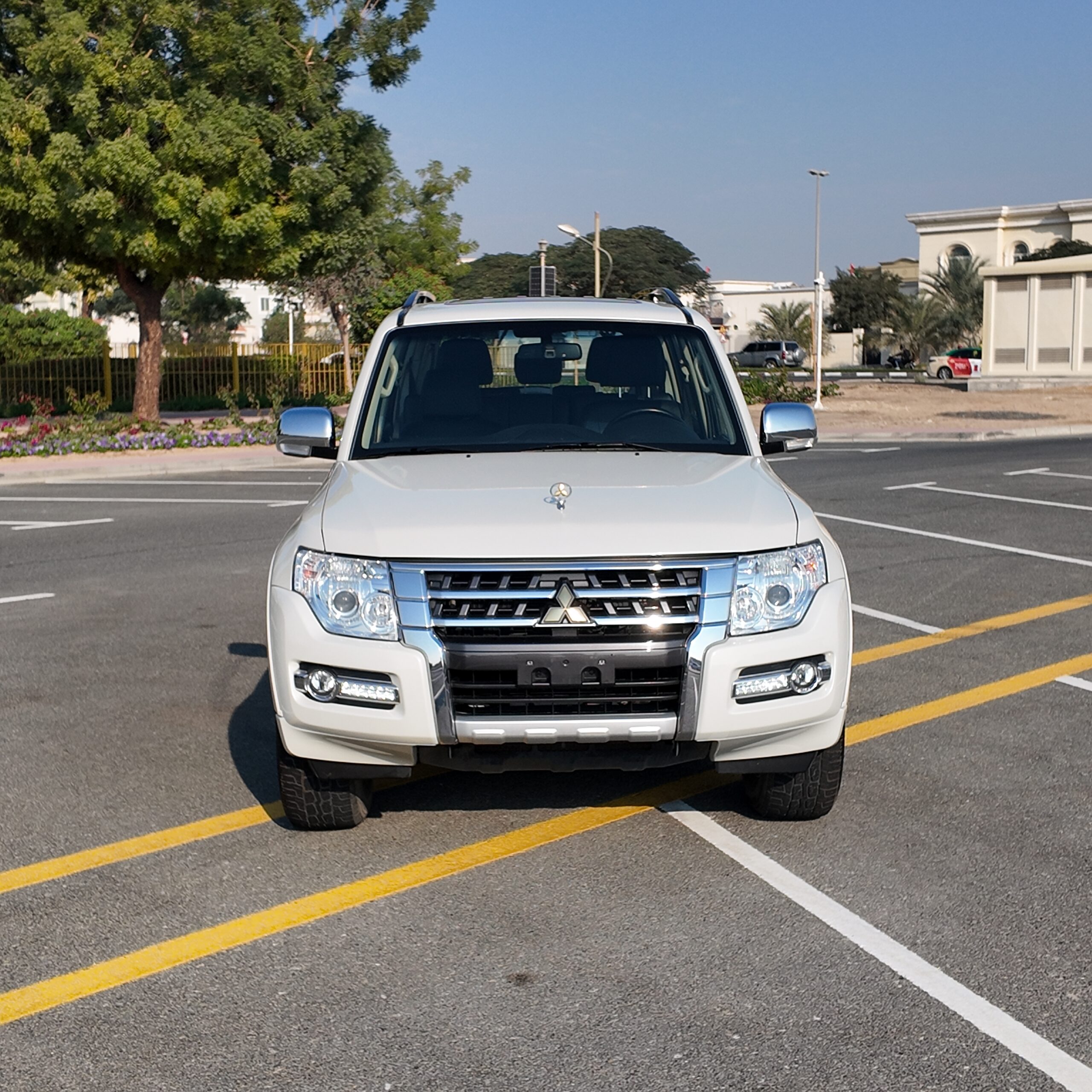 
								2022 | Mitsubishi Pajero 3.5 L | White Pearl Color full									