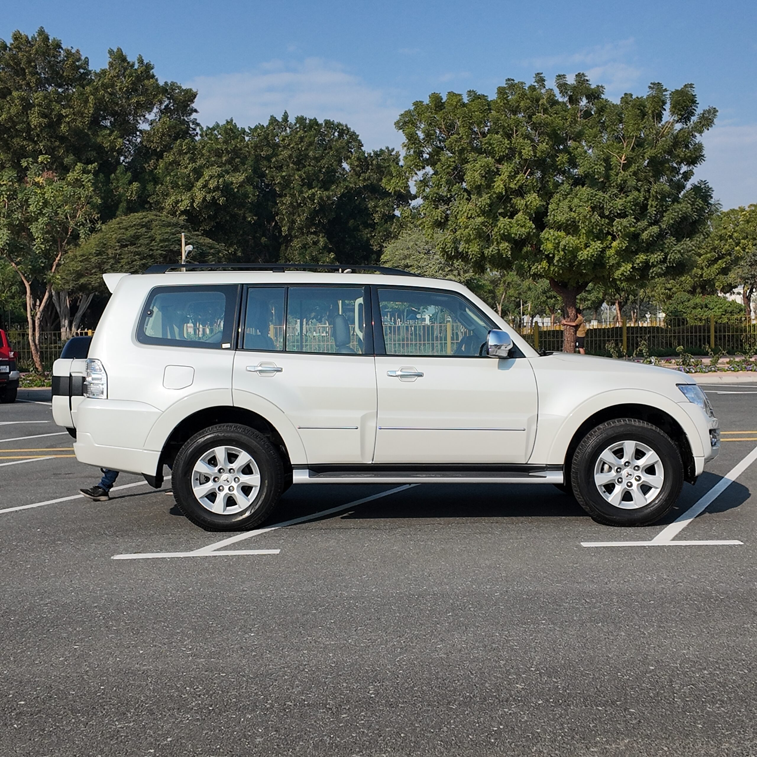 
								2022 | Mitsubishi Pajero 3.5 L | White Pearl Color full									