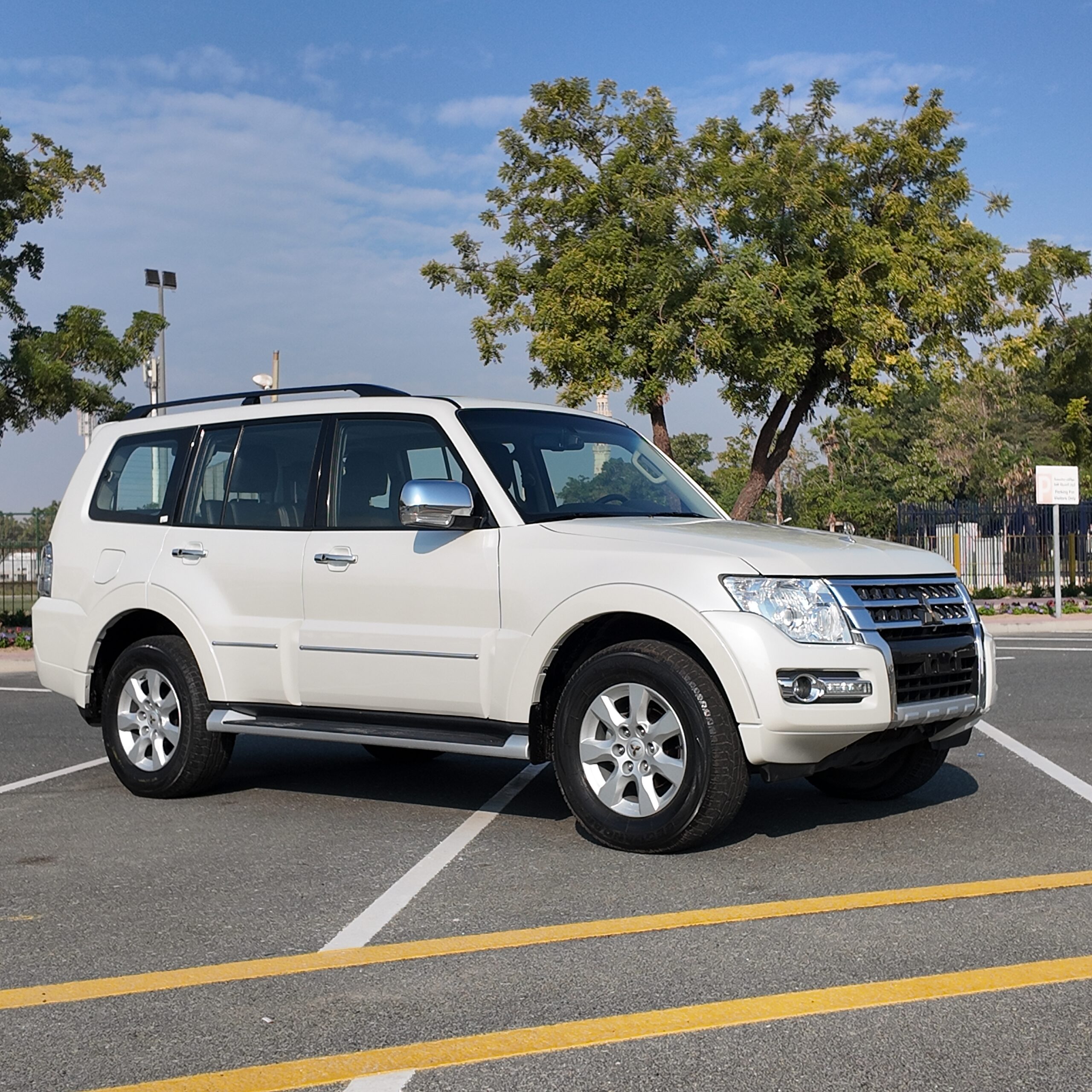
								2022 | Mitsubishi Pajero 3.5 L | White Pearl Color full									