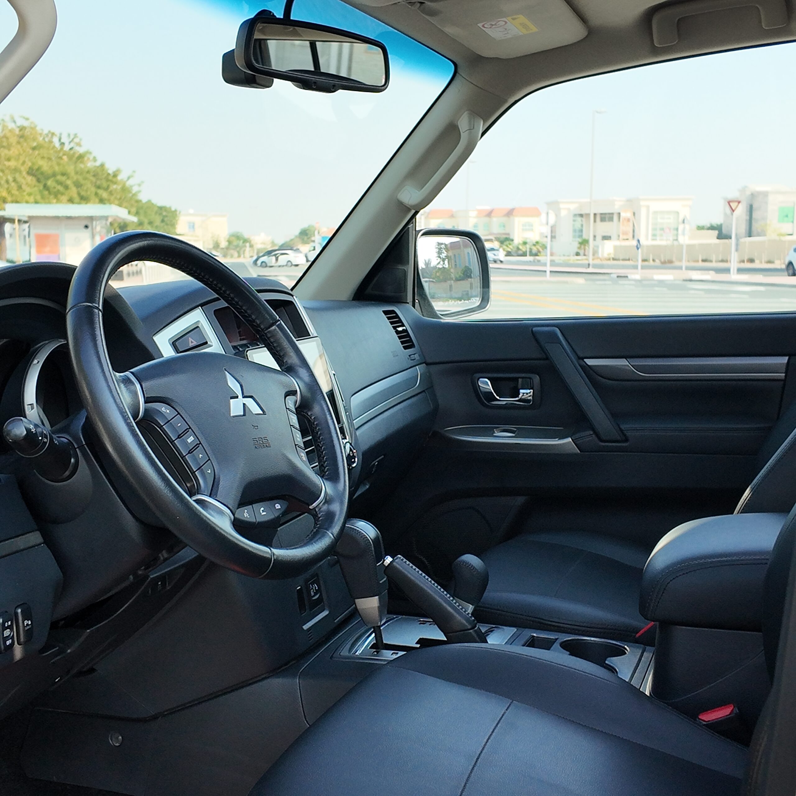 
								2022 | Mitsubishi Pajero 3.5 L | White Pearl Color full									