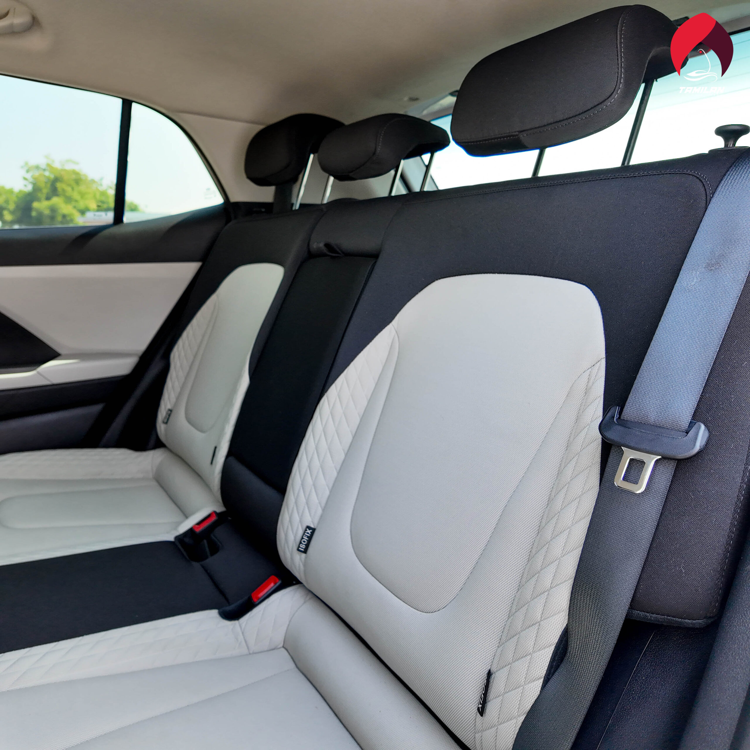 
								2023 | Hyundai Creta | 1.5 L | White full									