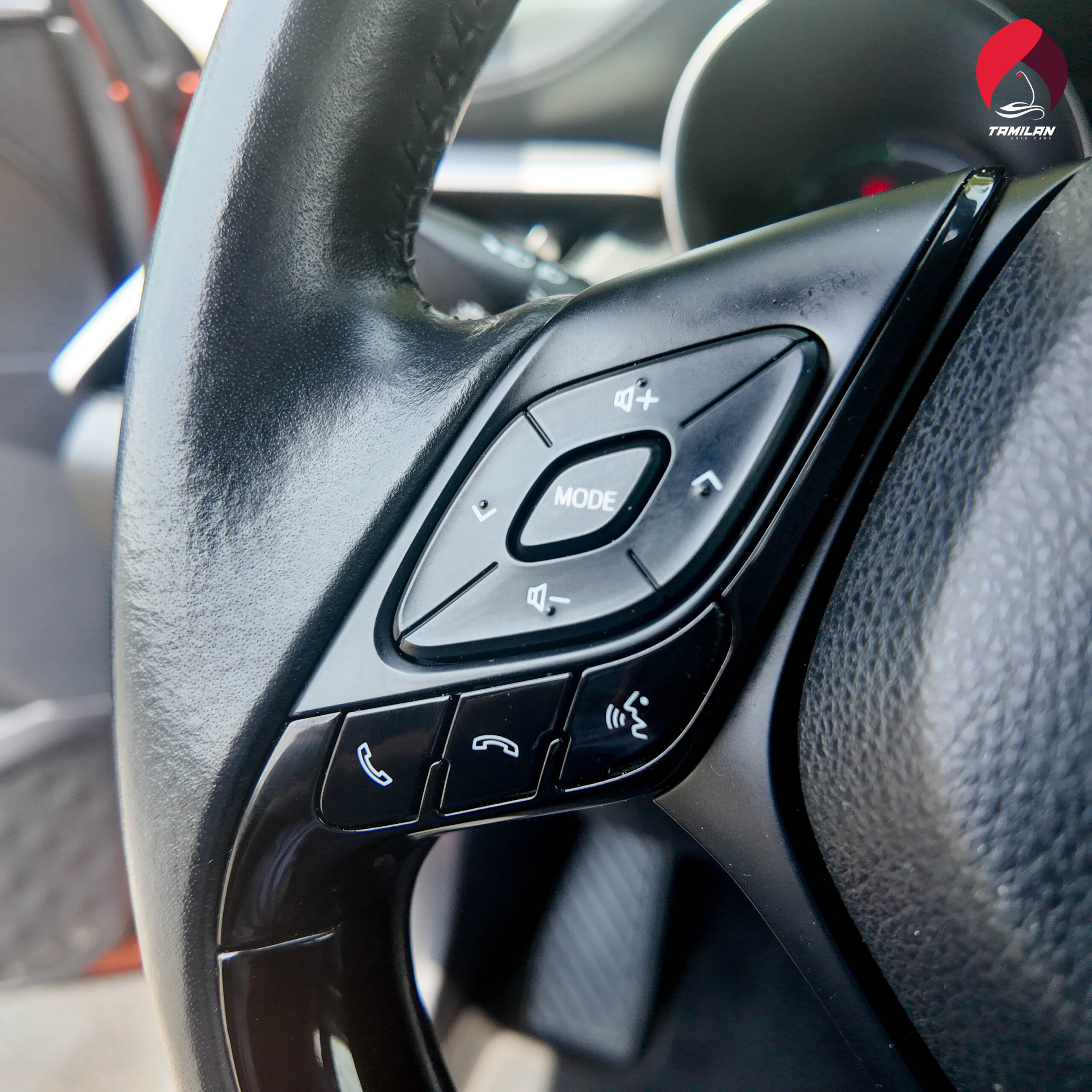 
								2020 | Toyota CH-R HYBRID | Orange full									