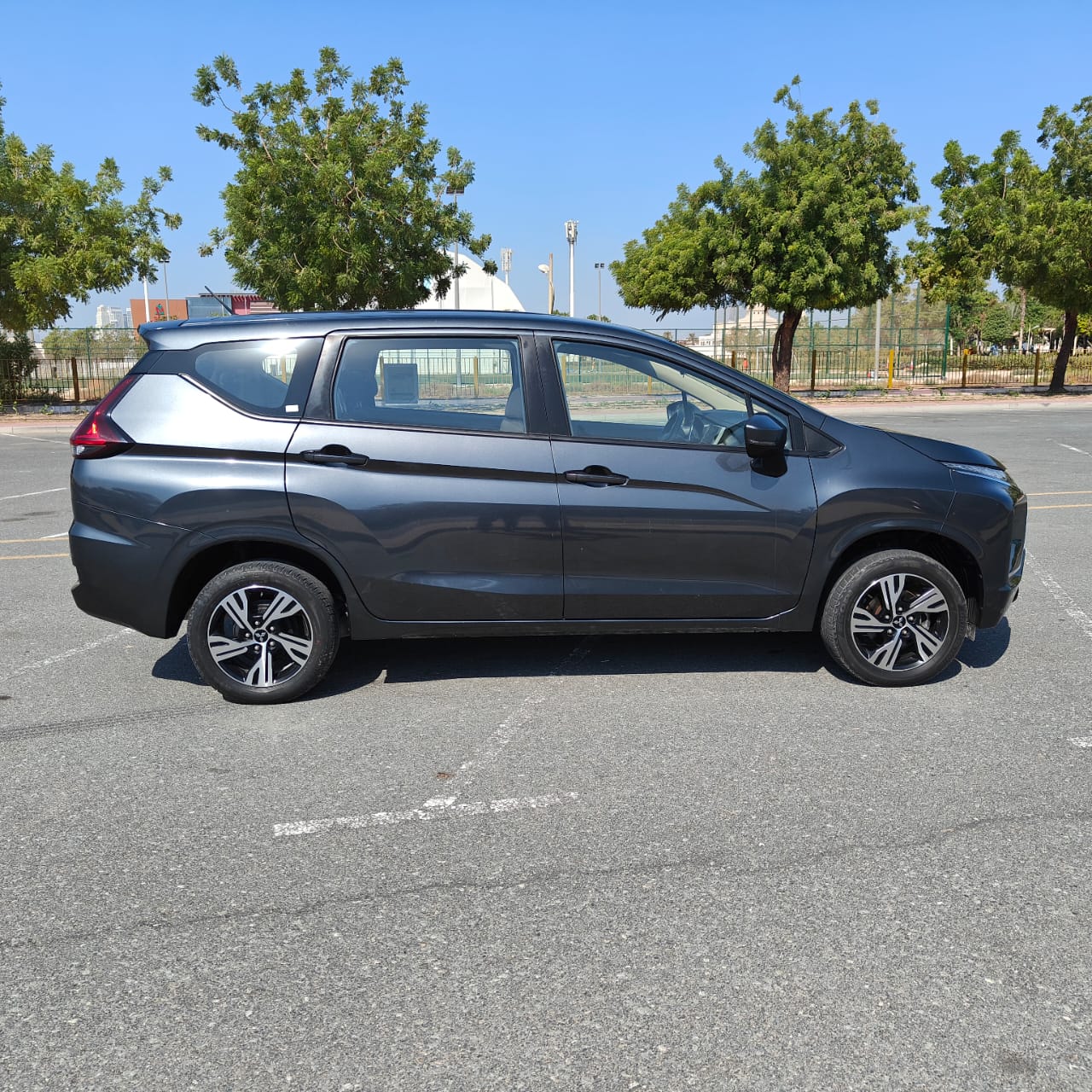 
								2022 | Mitsubishi Xpander 1.5 L (High Line) | Gray Color full									