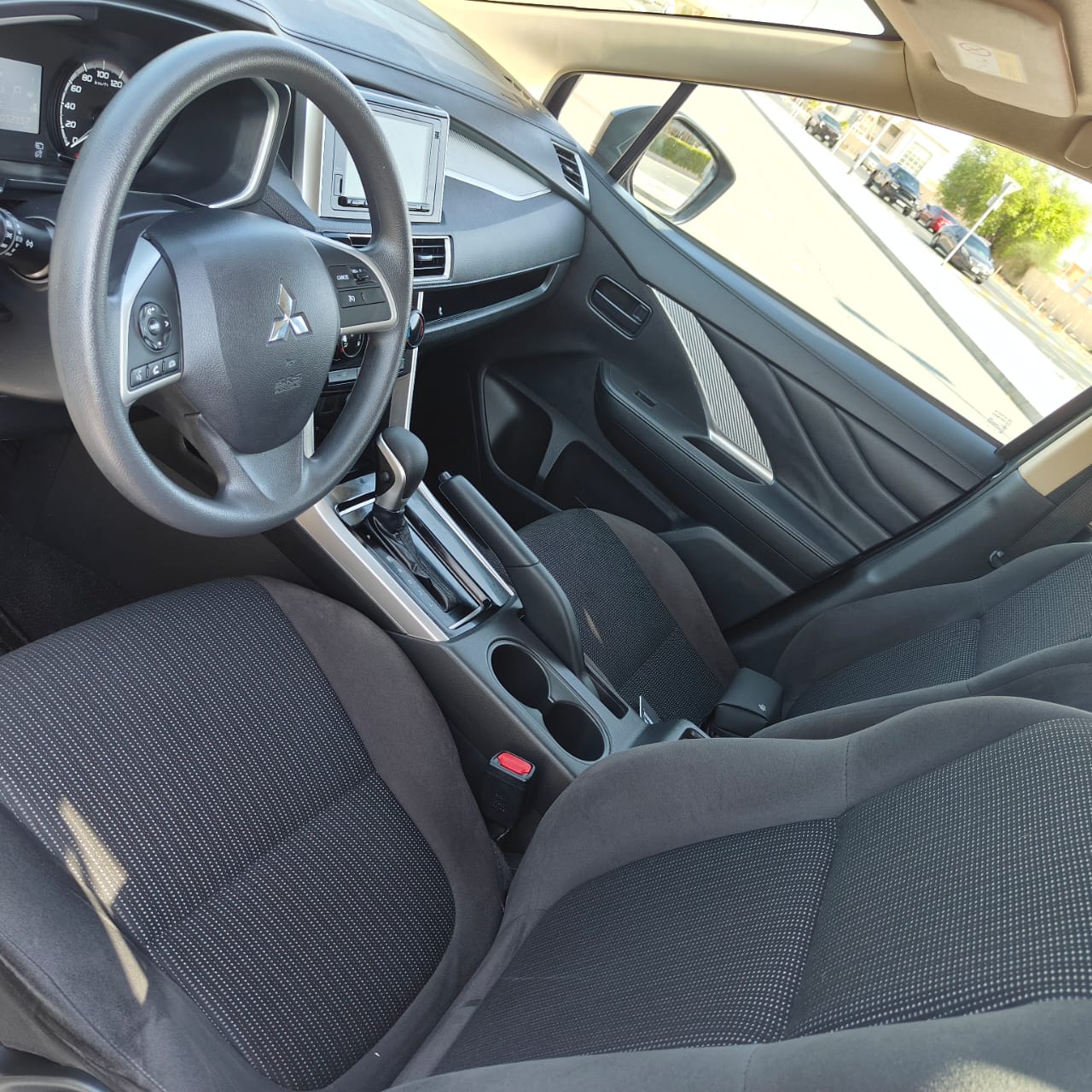 
								2022 | Mitsubishi Xpander 1.5 L (High Line) | Gray Color full									
