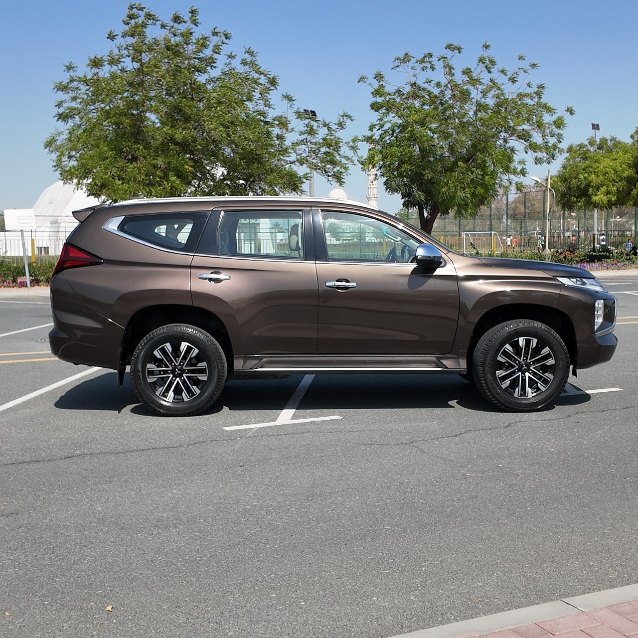 
								2021 | Mitsubishi Montero Sports 3.0 L | Brown full									