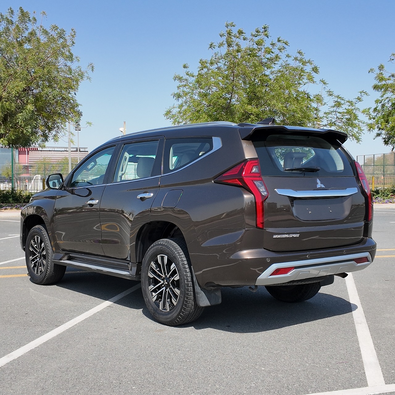 
								2021 | Mitsubishi Montero Sports 3.0 L | Brown full									