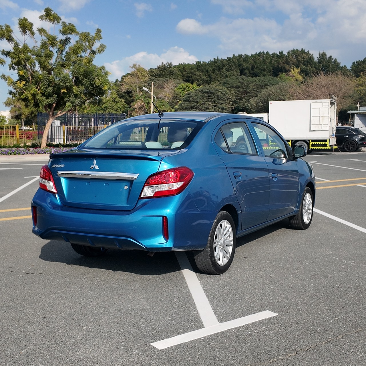 
								2022 | Mitsubishi Attrage 1.2 L | Blue full									