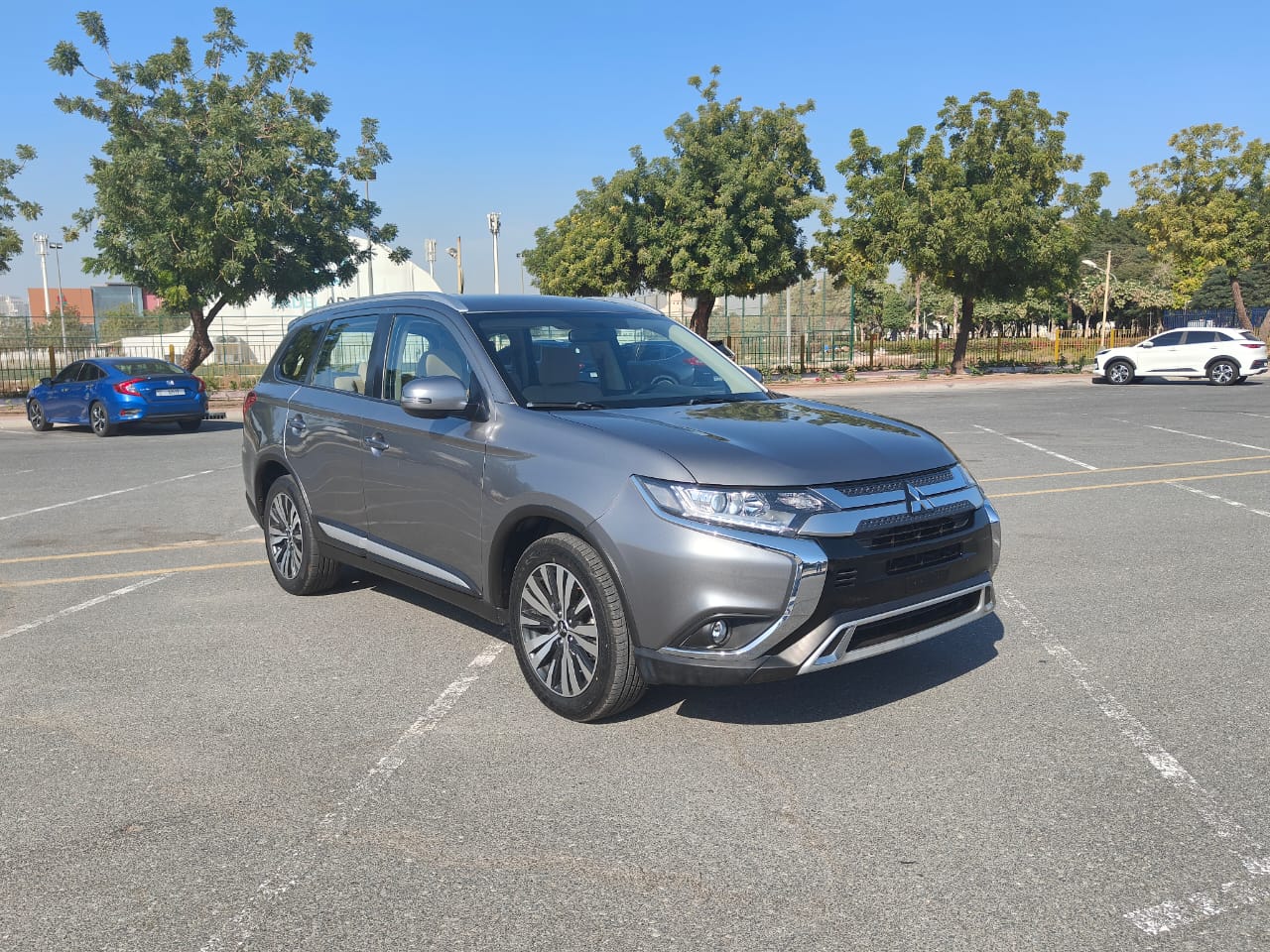 
								2021 | Mitsubishi Outlander 2.5 L | Grey full									