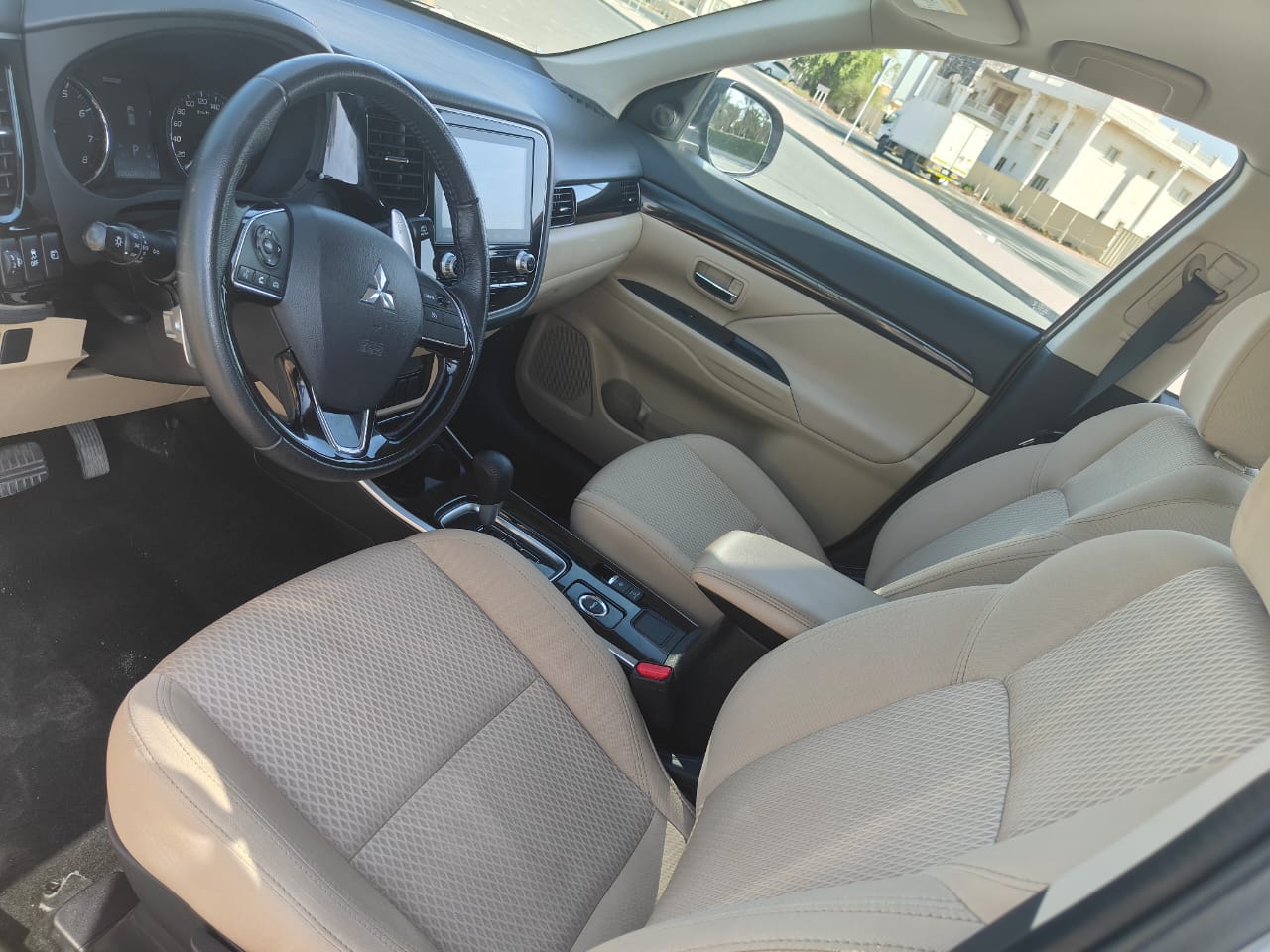 
								2021 | Mitsubishi Outlander 2.5 L | Grey full									