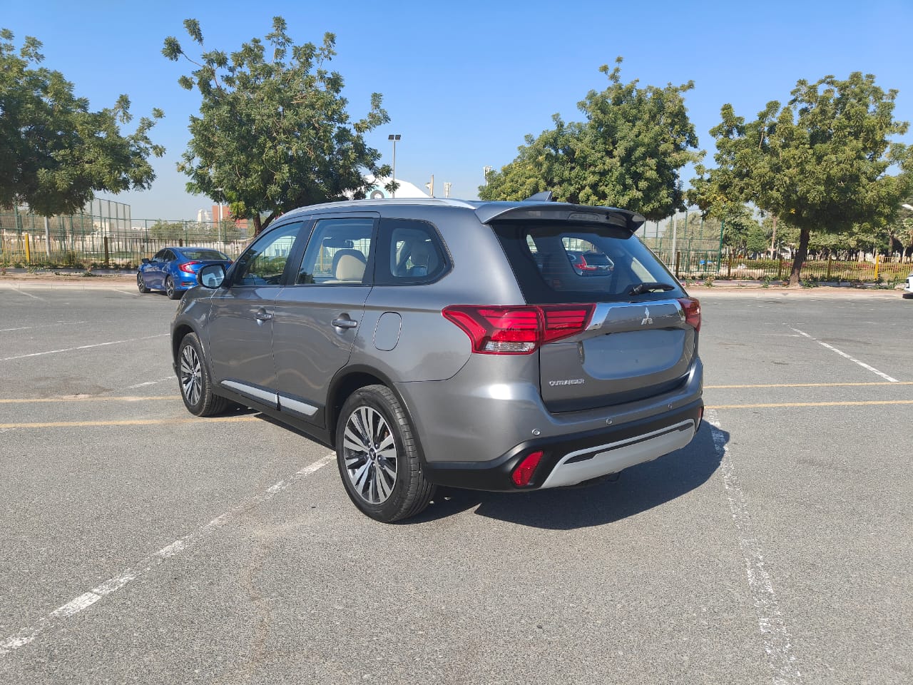 
								2021 | Mitsubishi Outlander 2.5 L | Grey full									