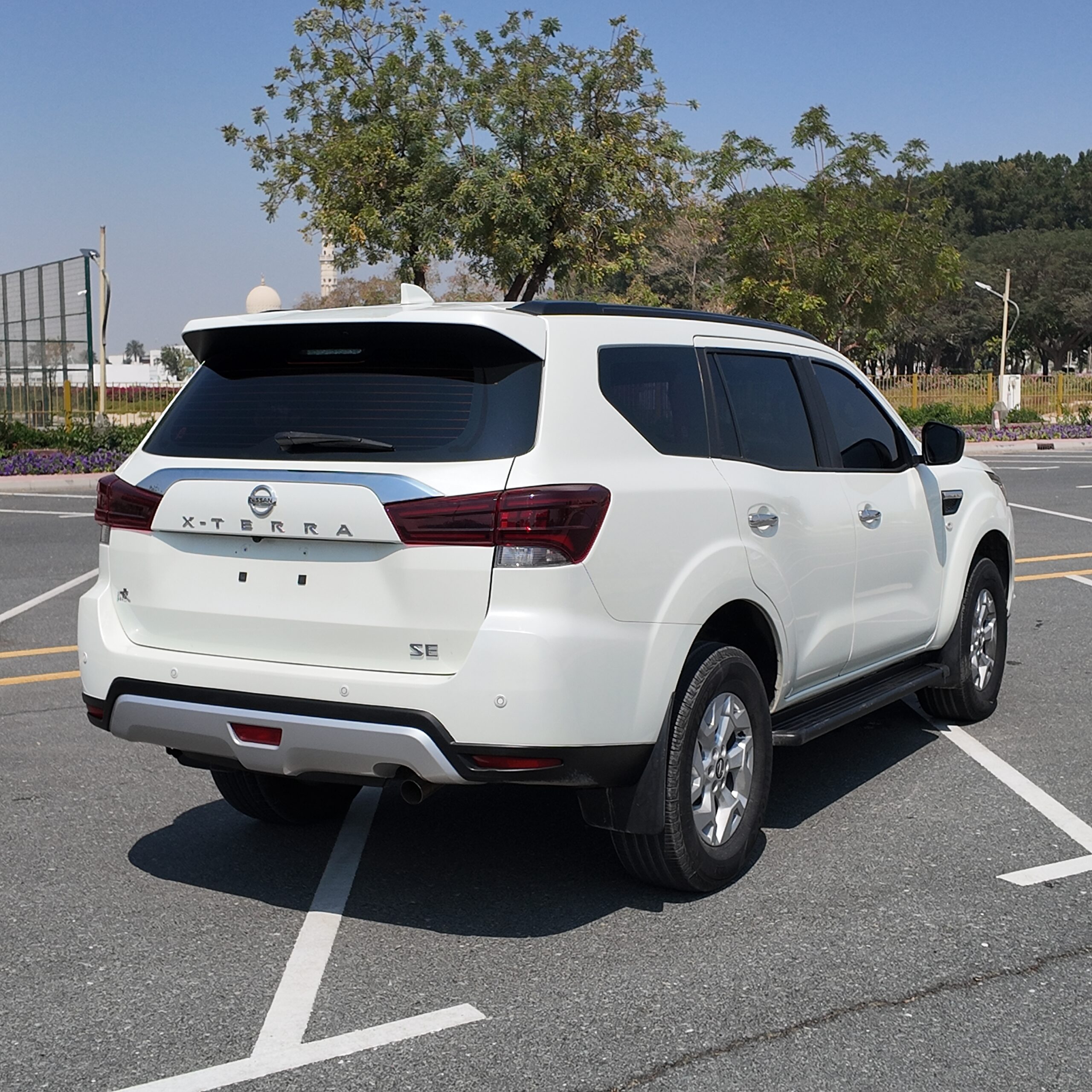 
								2023 | Nissan Xterra | White full									