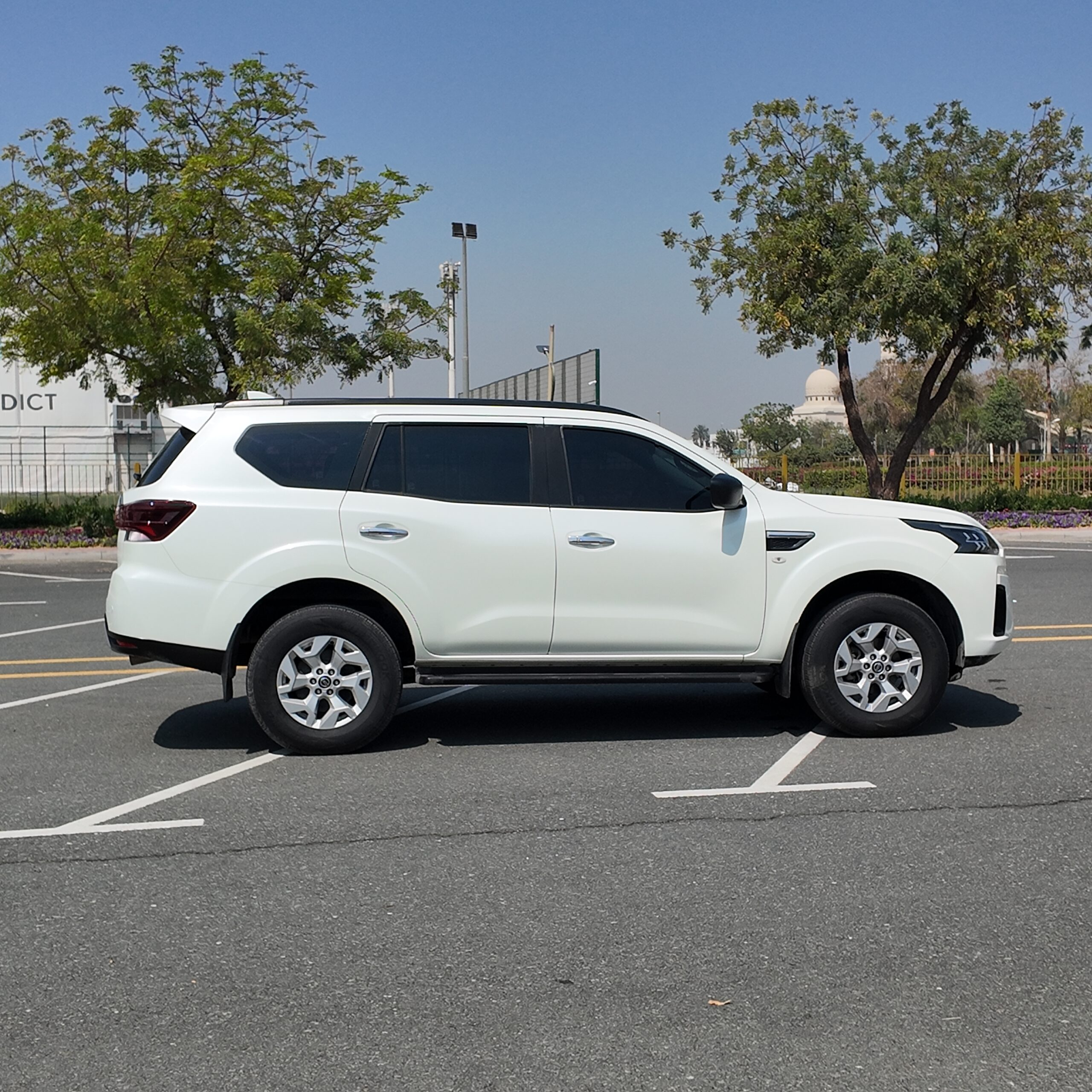 
								2023 | Nissan Xterra | White full									