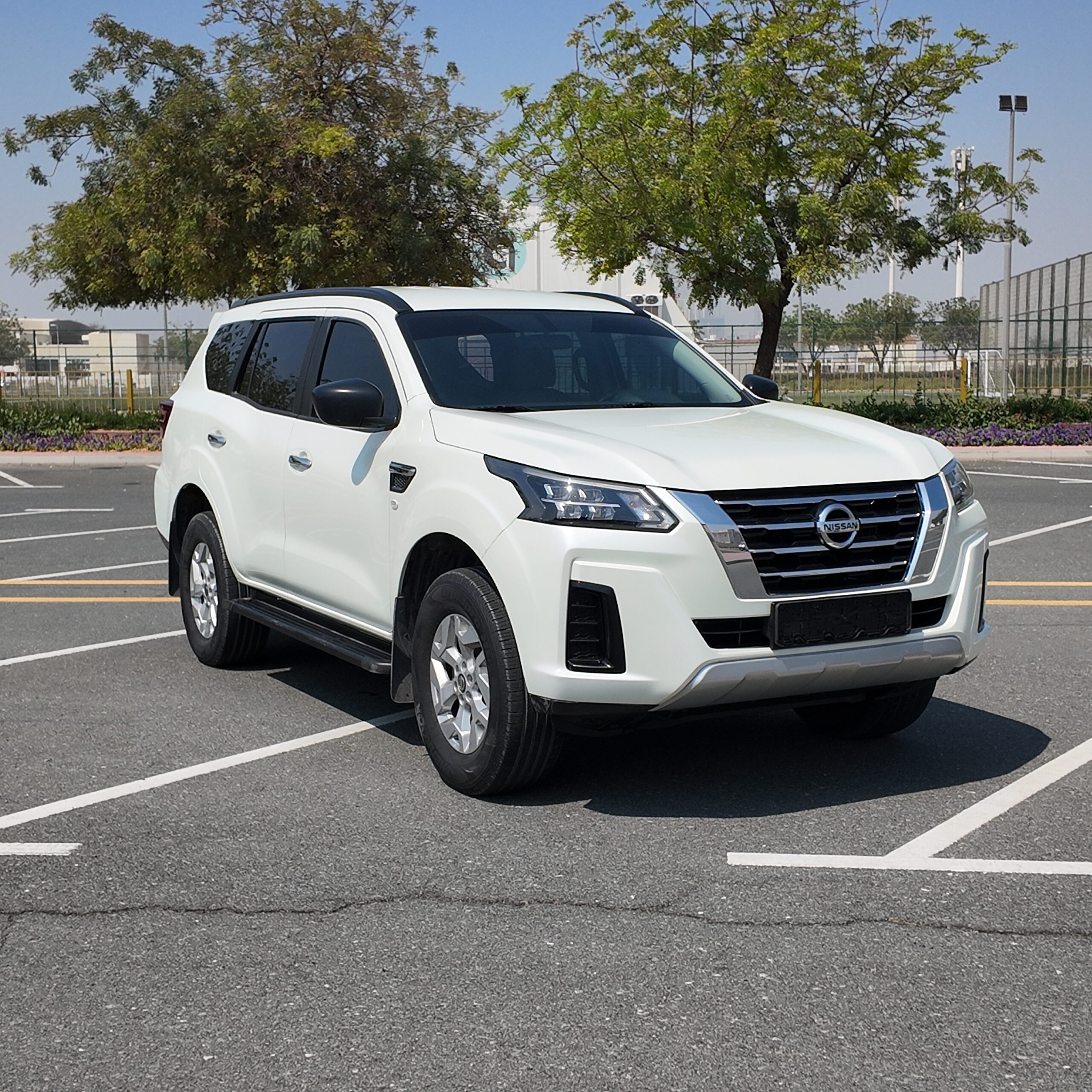 
								2023 | Nissan Xterra | White full									