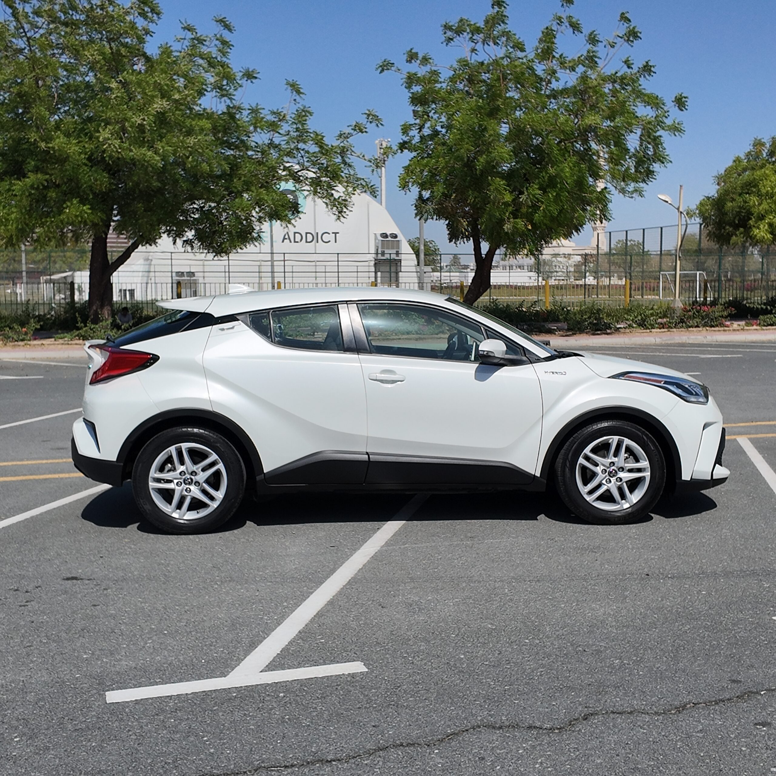 
								2021 | Toyota C-HR (Hybrid) | SUV | White full									
