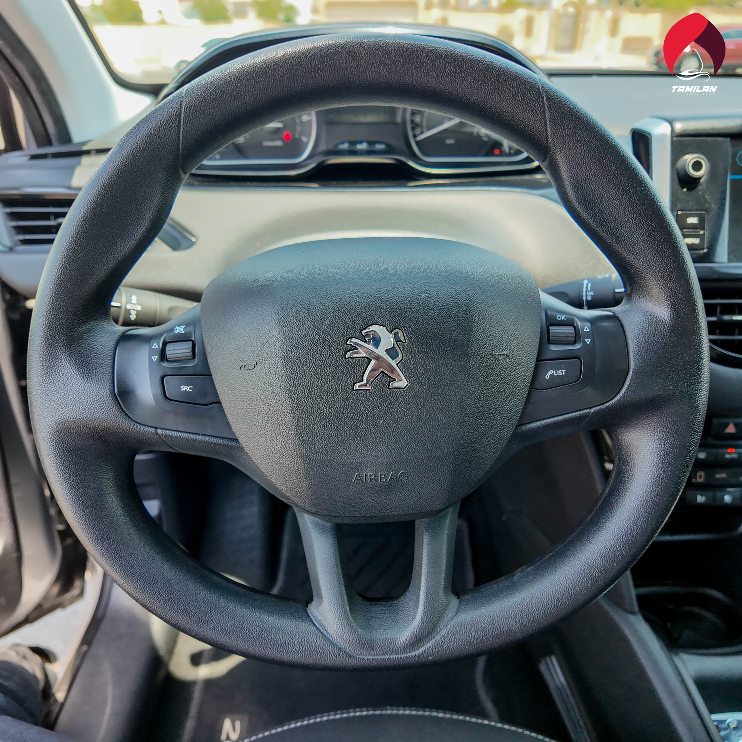 
								2019 | Peugeot 208 | Silver full									