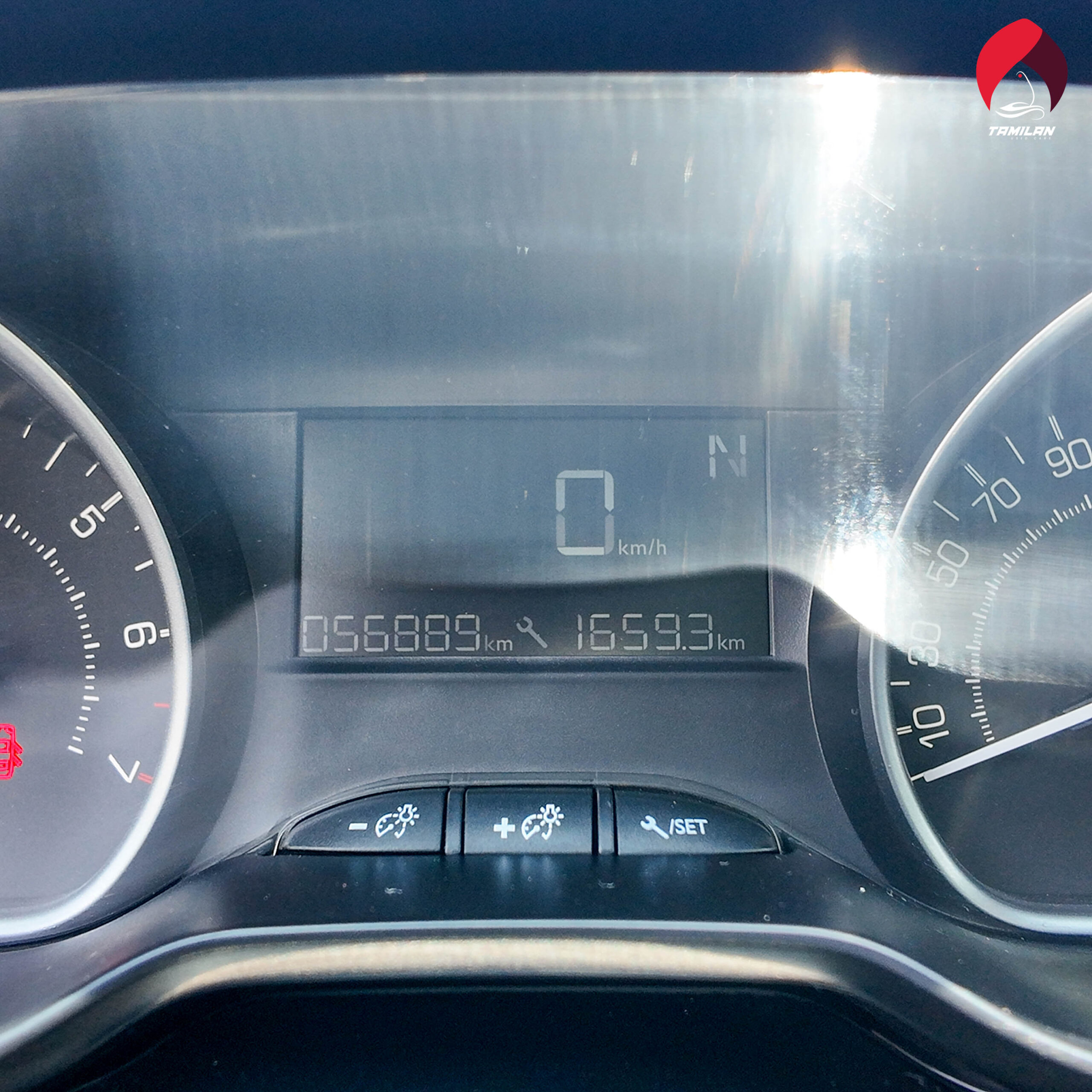 
								2019 | Peugeot 208 | Silver full									