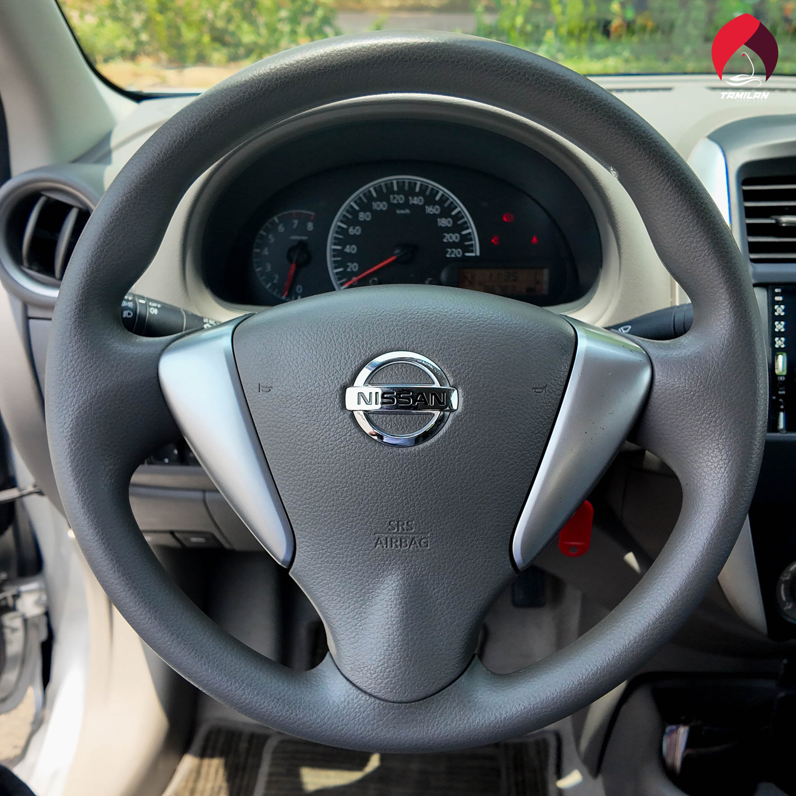 
								2022 | Nissan Sunny | Silver full									