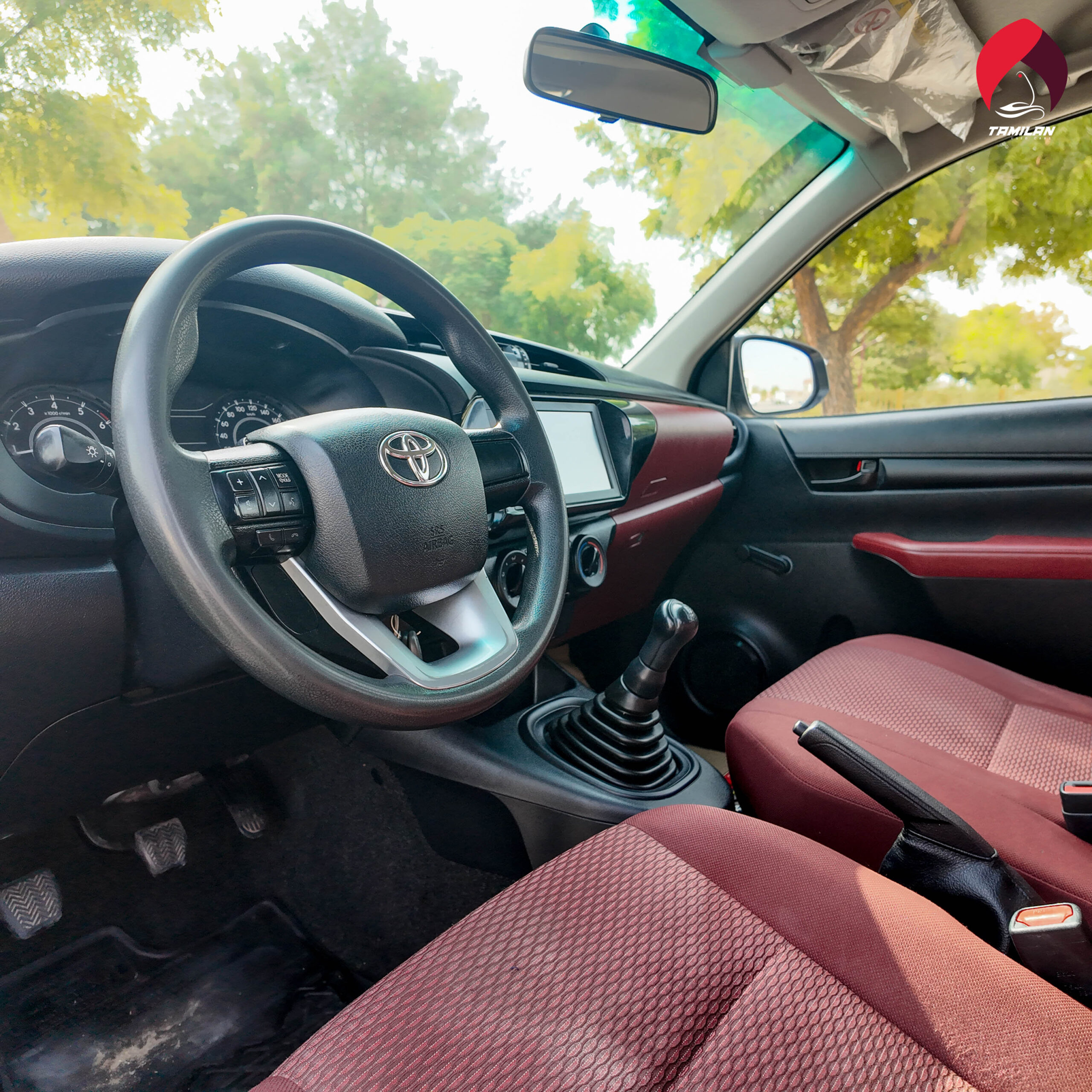 
								2022 Toyota Hilux | 4 X 2 | White full									