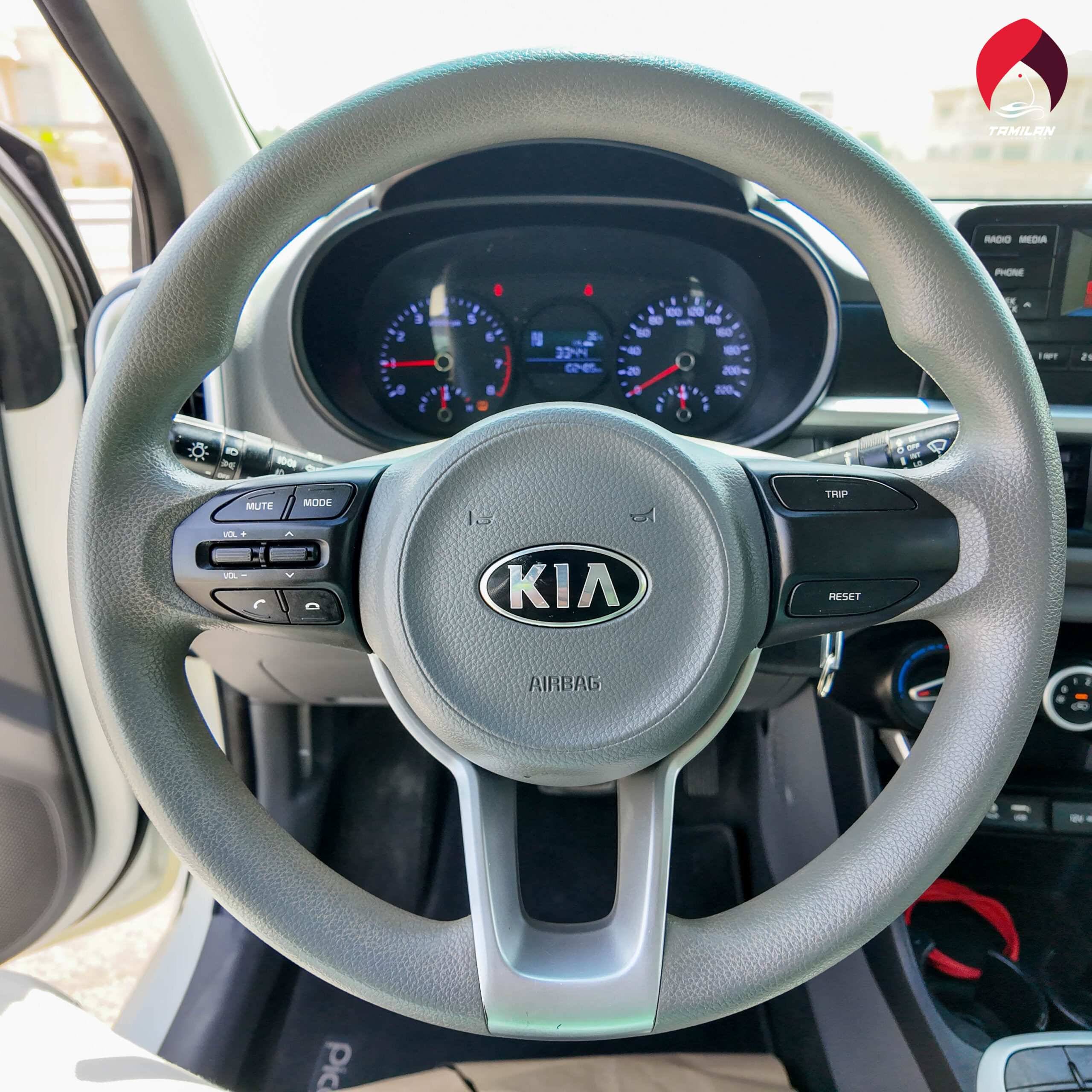 
								2020 Kia Picanto | 111k kms | White full									