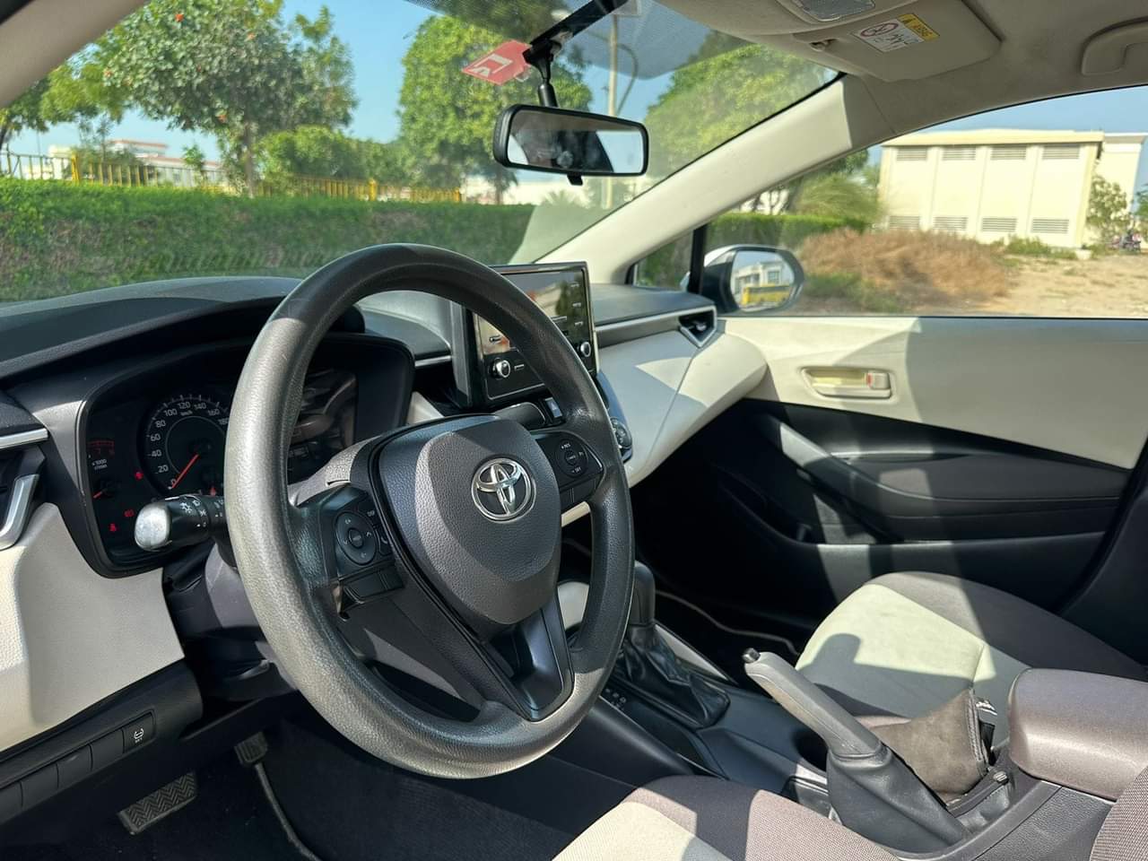 
								2022 | Toyota Corolla 1.6 L xli | White full									