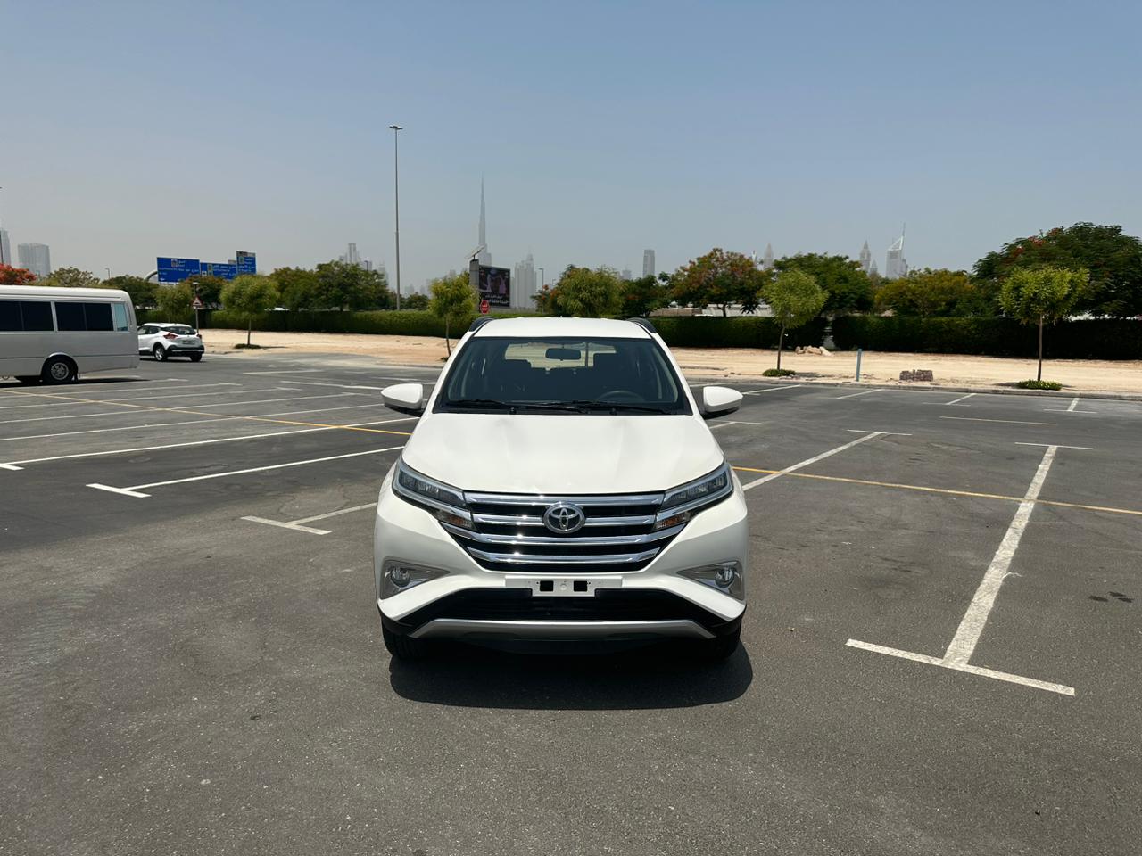 
								2022 | Toyota Rush 1.5 l EX | White full									