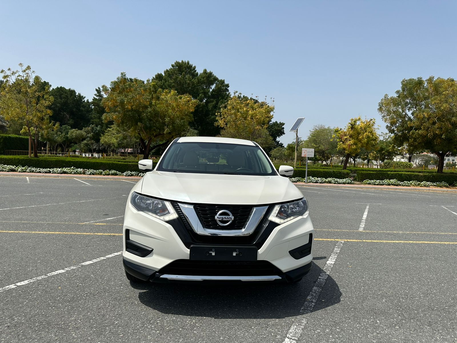 
								2021 | Nissan X-Trail 2.5L | White full									
