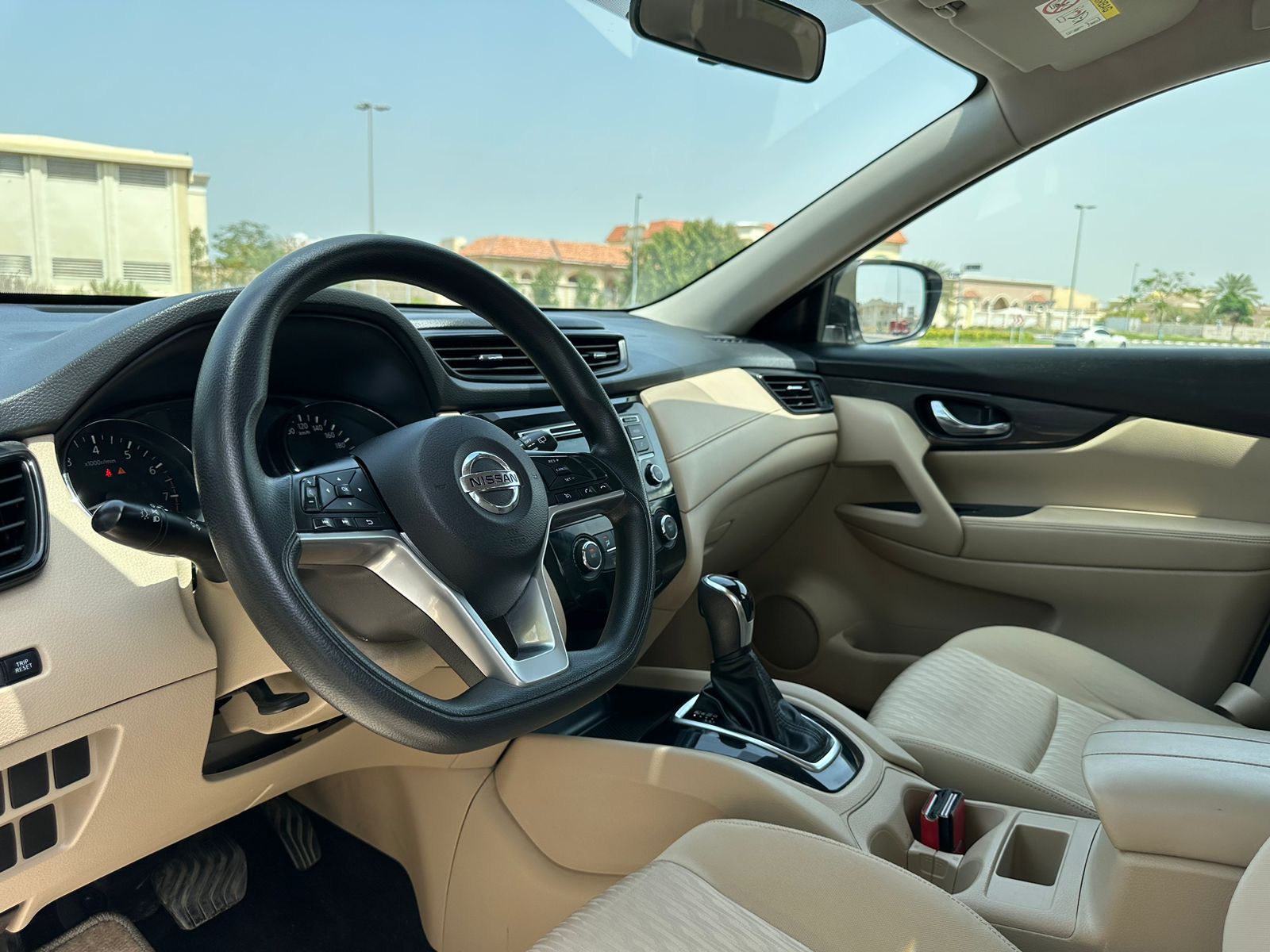 
								2021 | Nissan X-Trail 2.5L | White full									