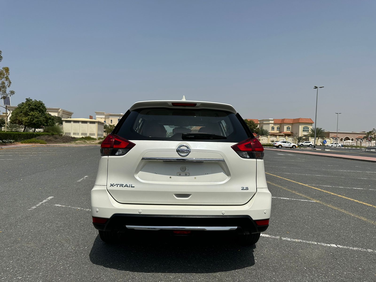 
								2021 | Nissan X-Trail 2.5L | White full									