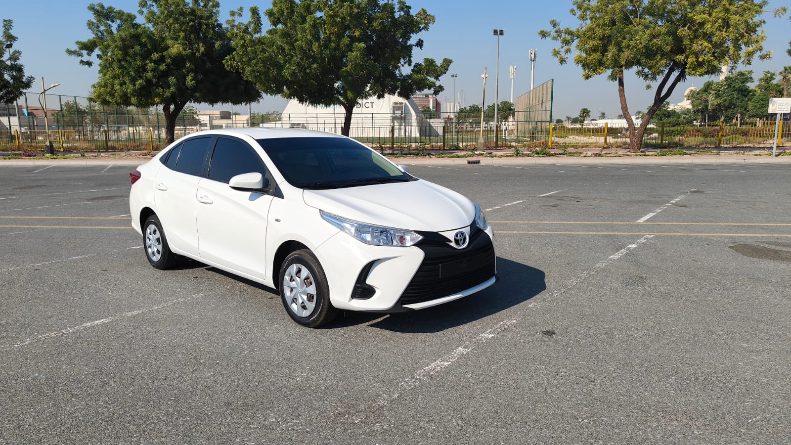 
								2022 | Toyota Yaris- 1.5 L  EX | White full									