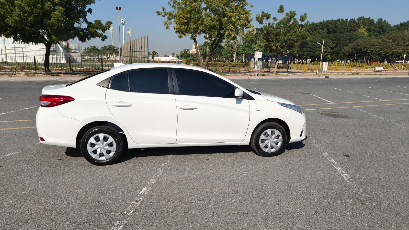 
								2022 | Toyota Yaris- 1.5 L  EX | White full									