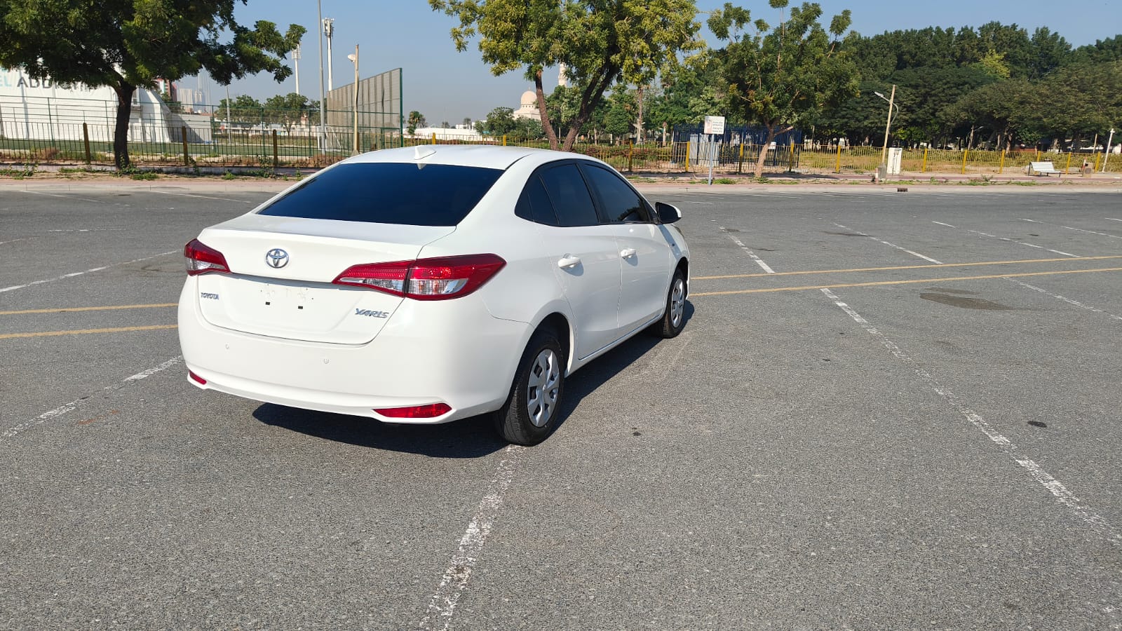 
								2022 | Toyota Yaris- 1.5 L  EX | White full									