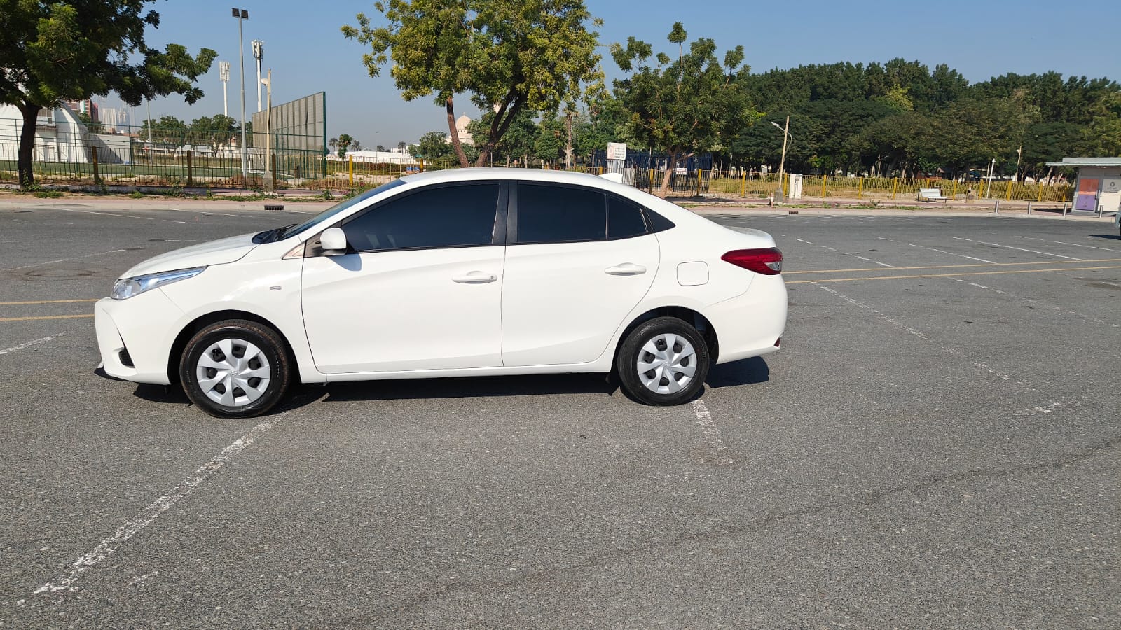 
								2022 | Toyota Yaris- 1.5 L  EX | White full									