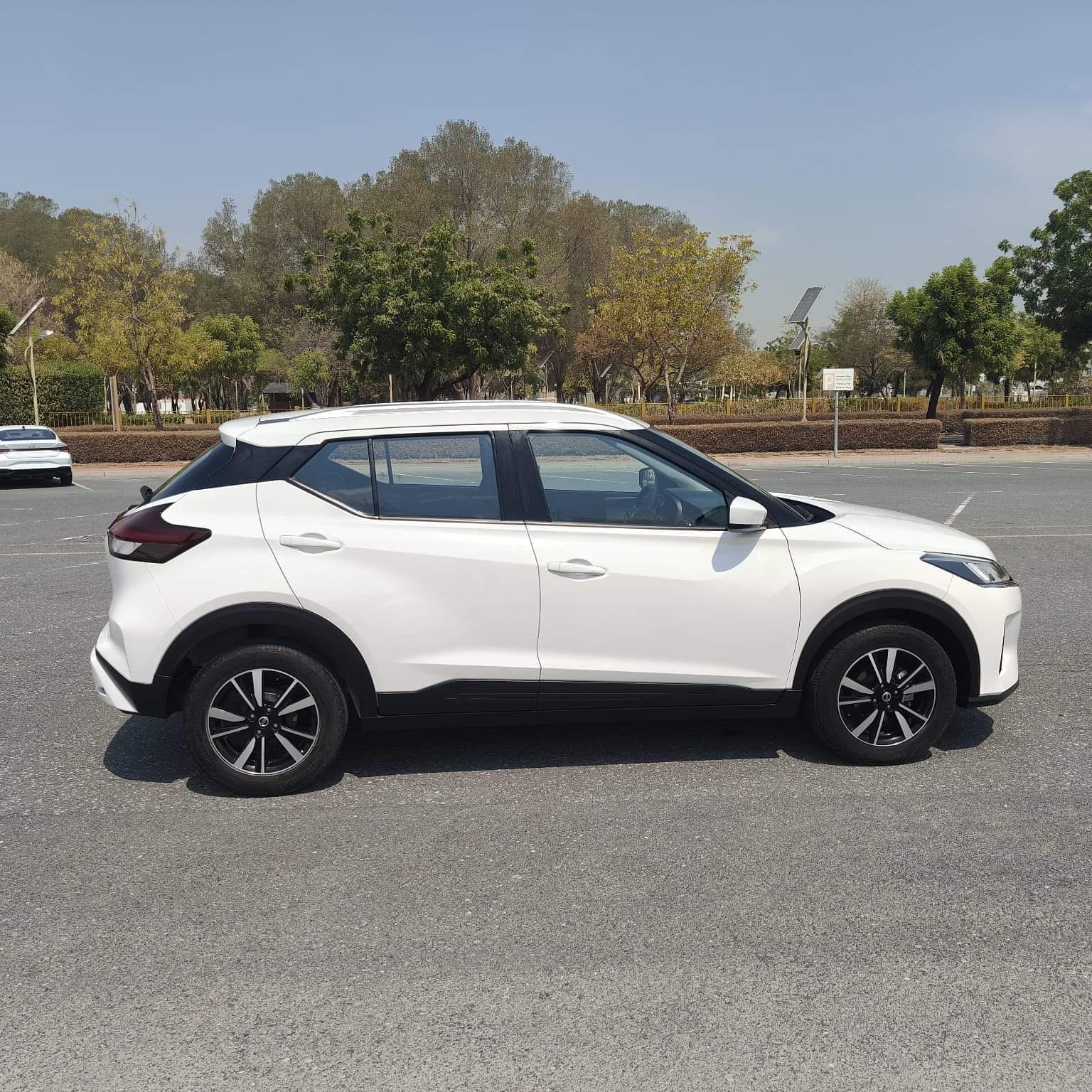 
								2022 | Nissan Kicks 1.6L | White full									