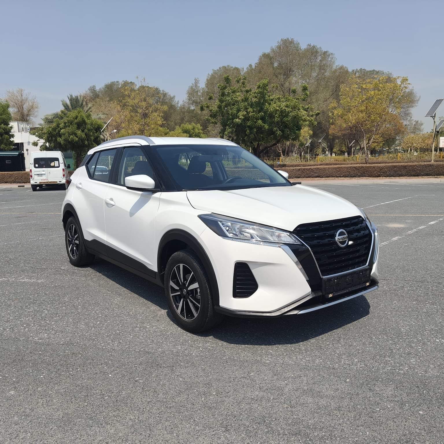 
								2022 | Nissan Kicks 1.6L | White full									