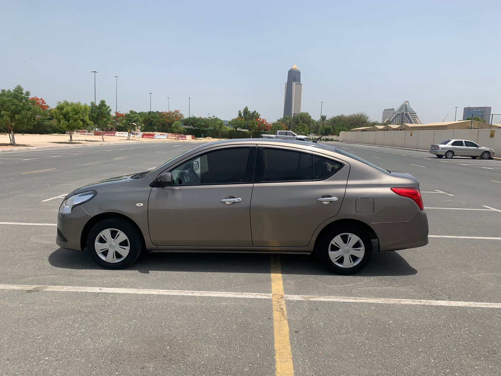 
								2022 | Nissan Sunny | Dark brown full									