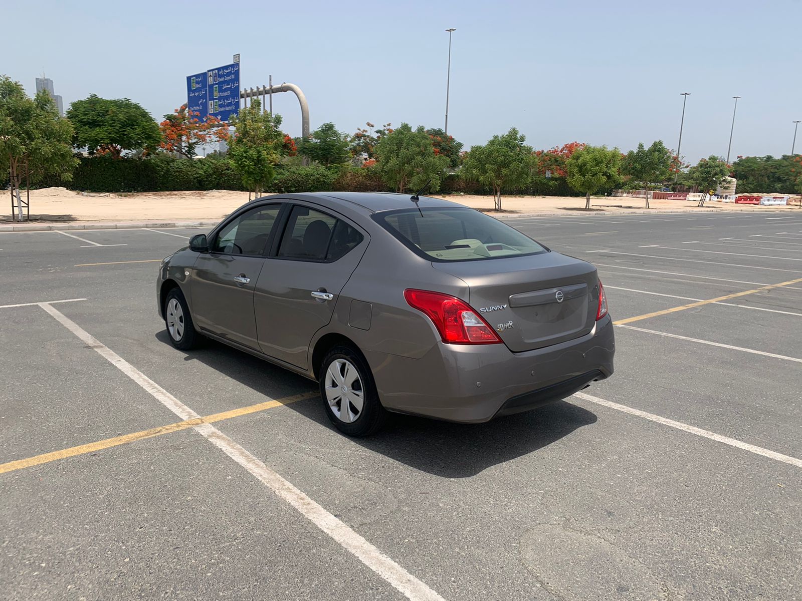 
								2022 | Nissan Sunny | Dark brown full									
