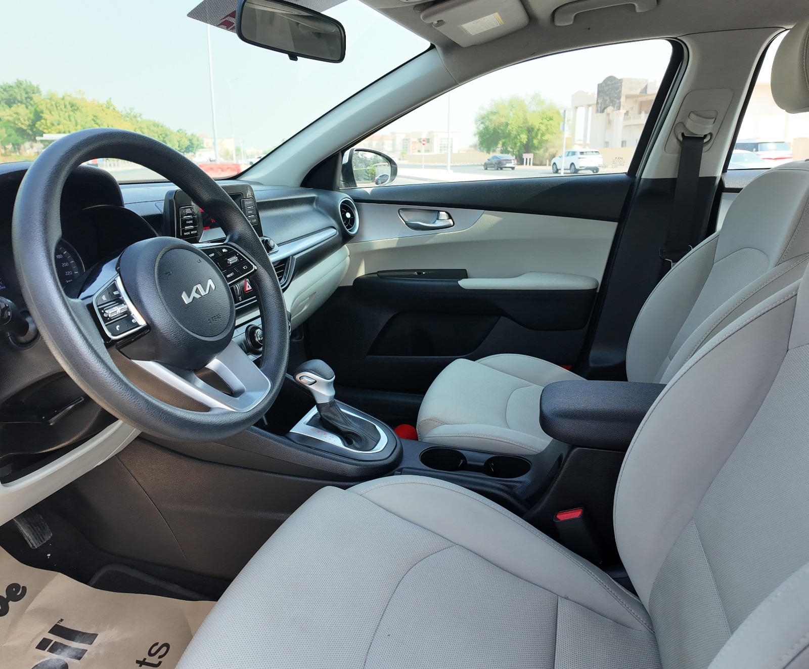 
								2022 KIA CERATO 1.6L SILVER full									