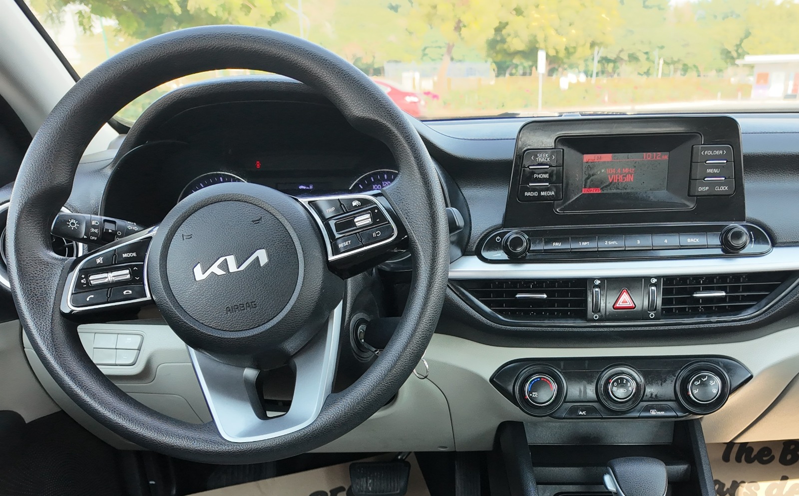 
								2022 KIA CERATO 1.6L SILVER full									