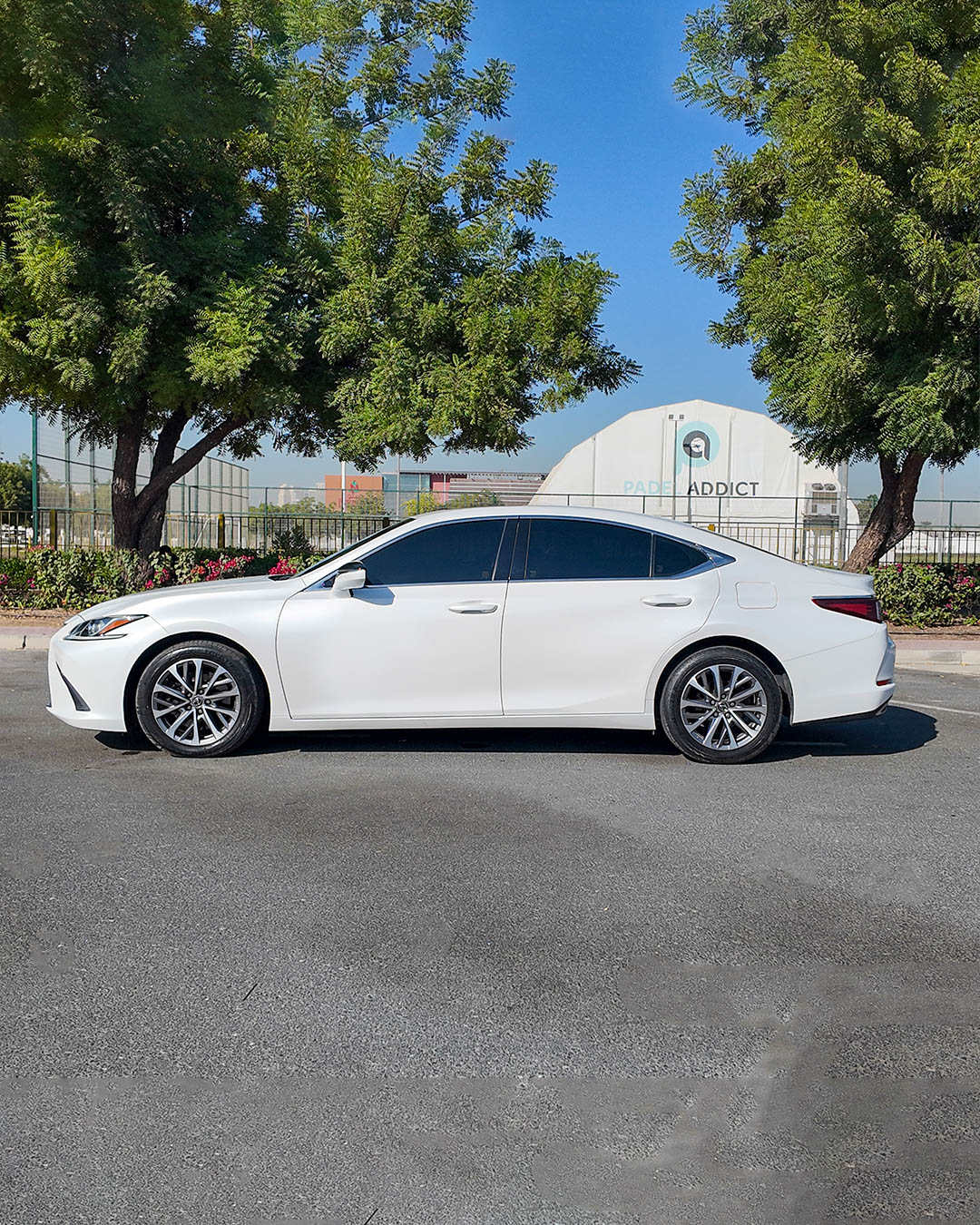 
								2022 | Lexus ES Series 350 Premier Top Option | 3.5L | White full									