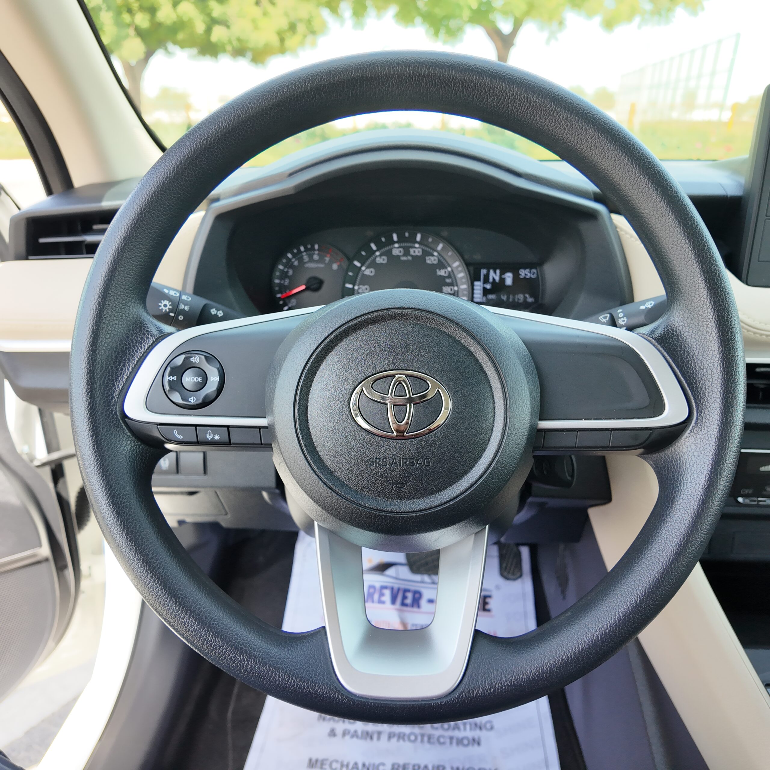 
								2023 Toyota Yaris – White full									