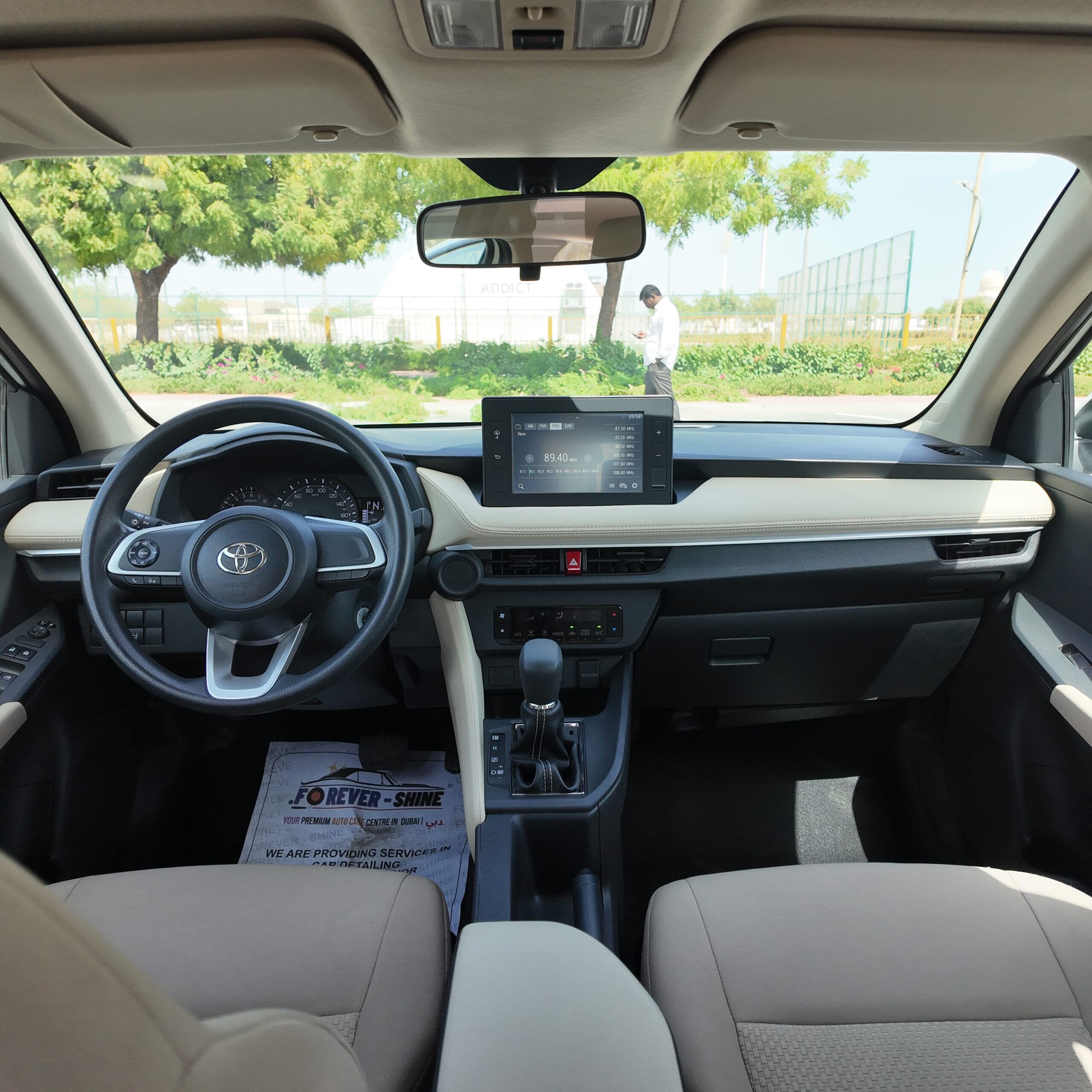 
								2023 Toyota Yaris – White full									