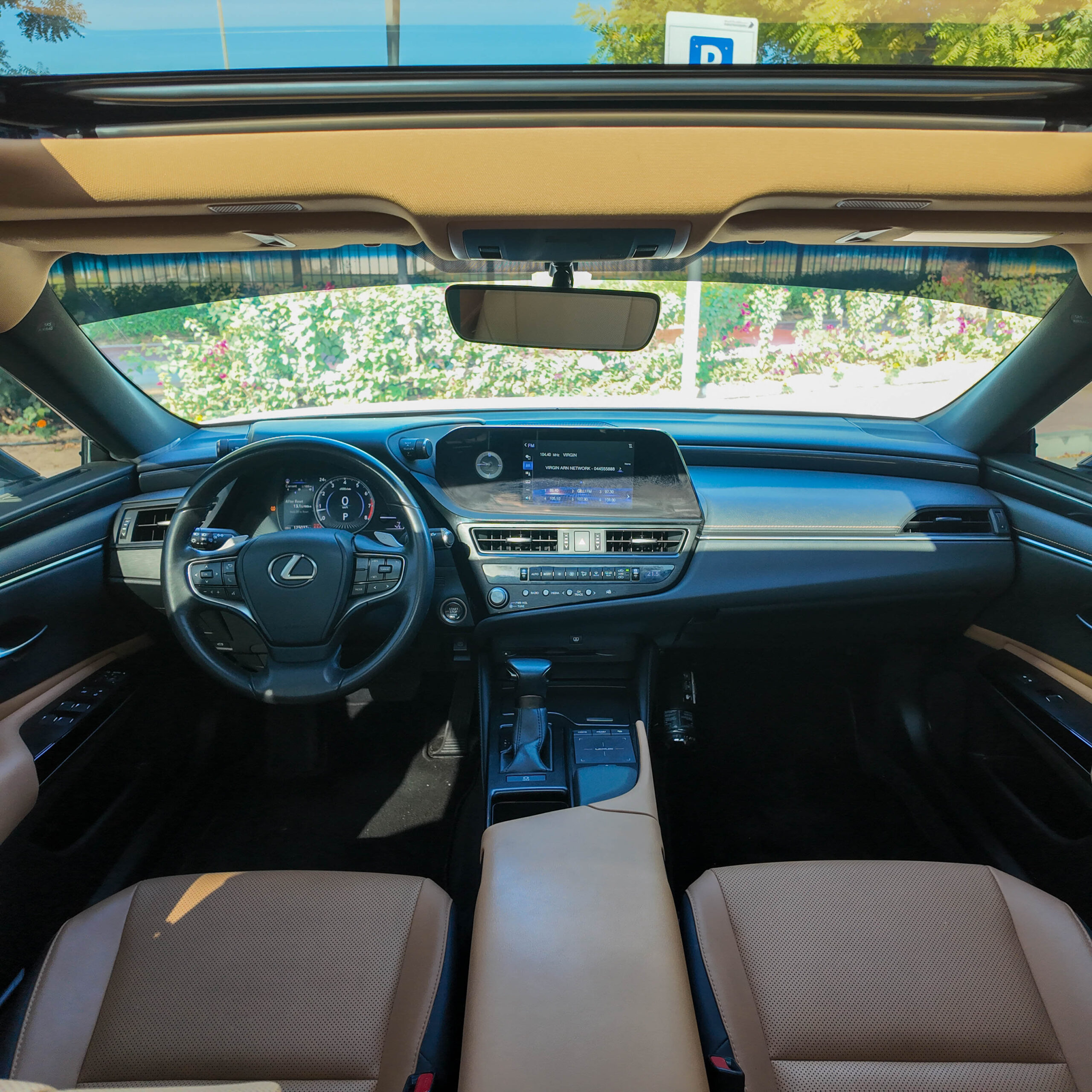 
								2022 | Lexus ES Series 350 Premier Top Option | 3.5L | White full									