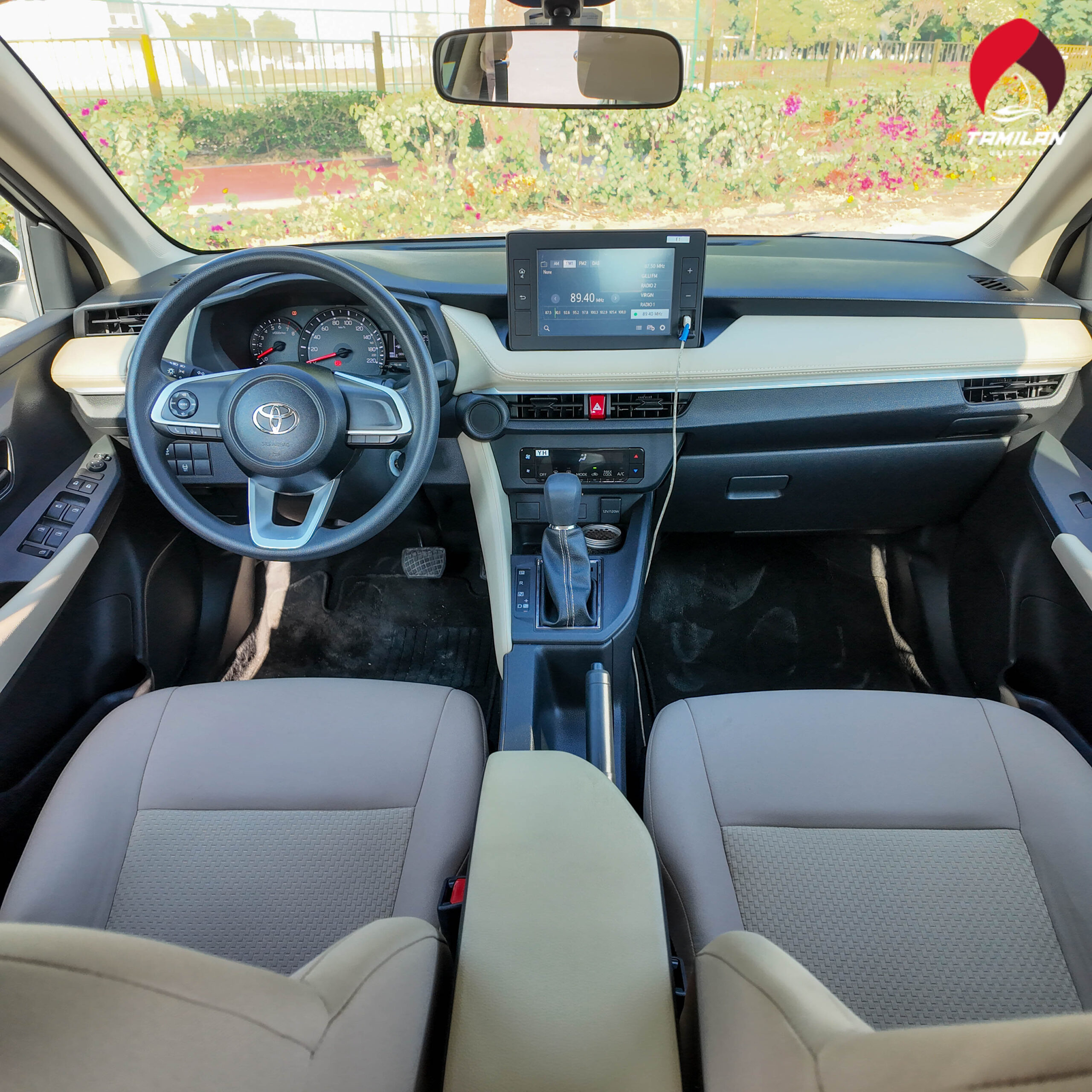 
								2023 Toyota Yaris – White full									