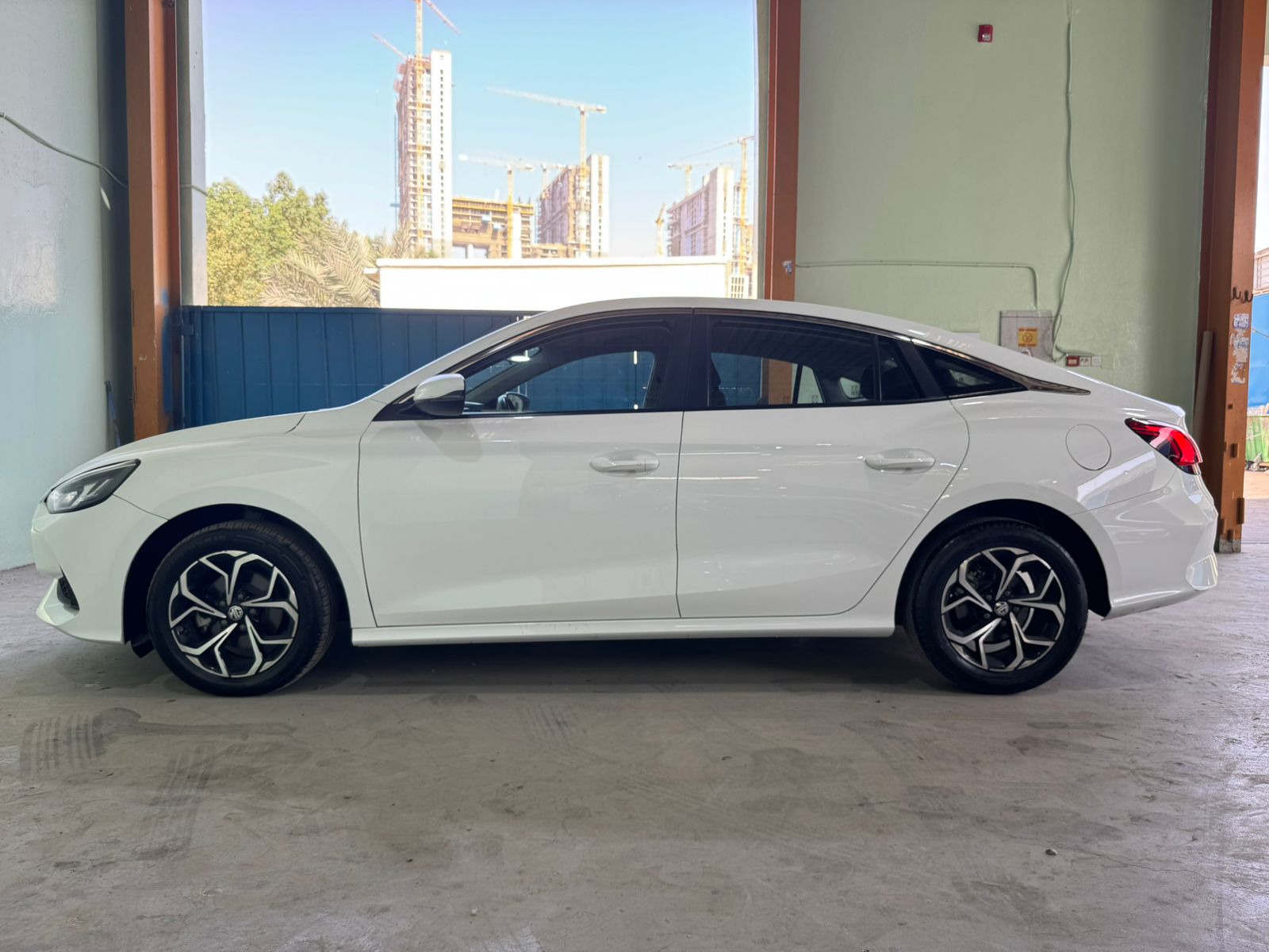 
								2023 MG GT 1.5L WHITE full									