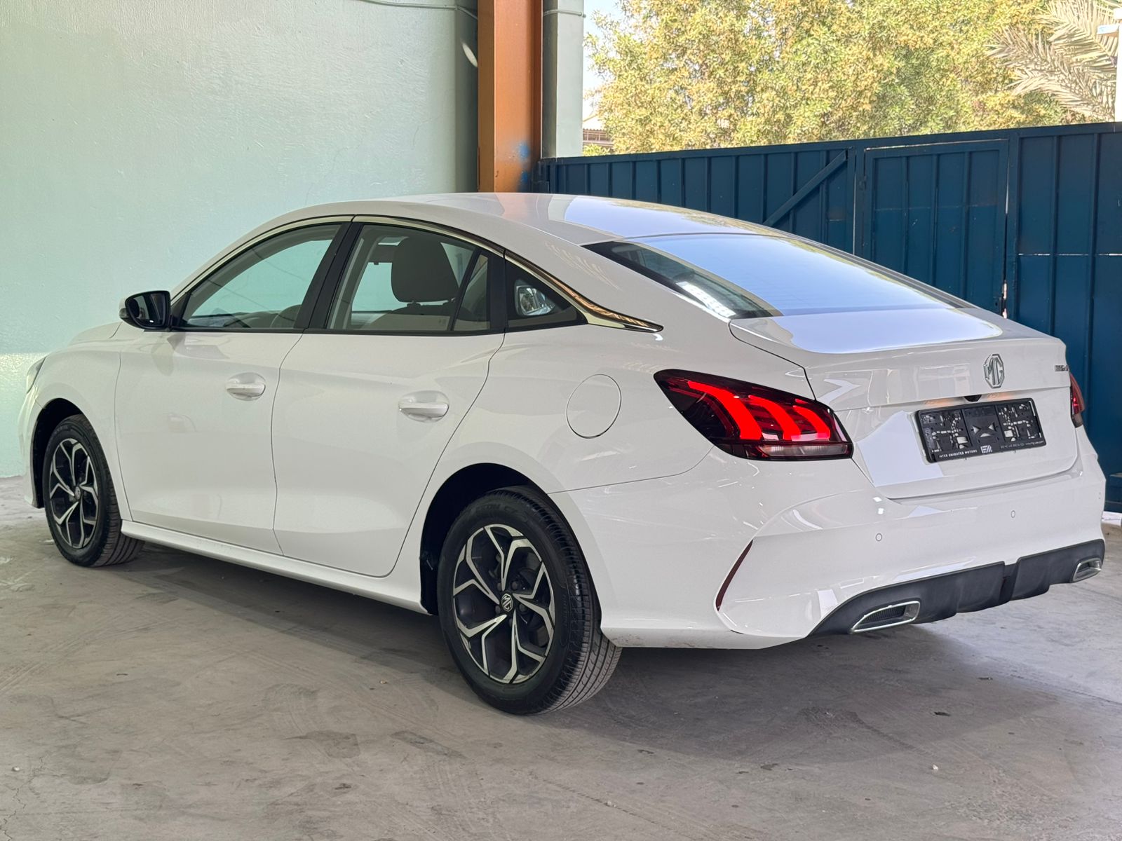 
								2023 MG GT 1.5L WHITE full									
