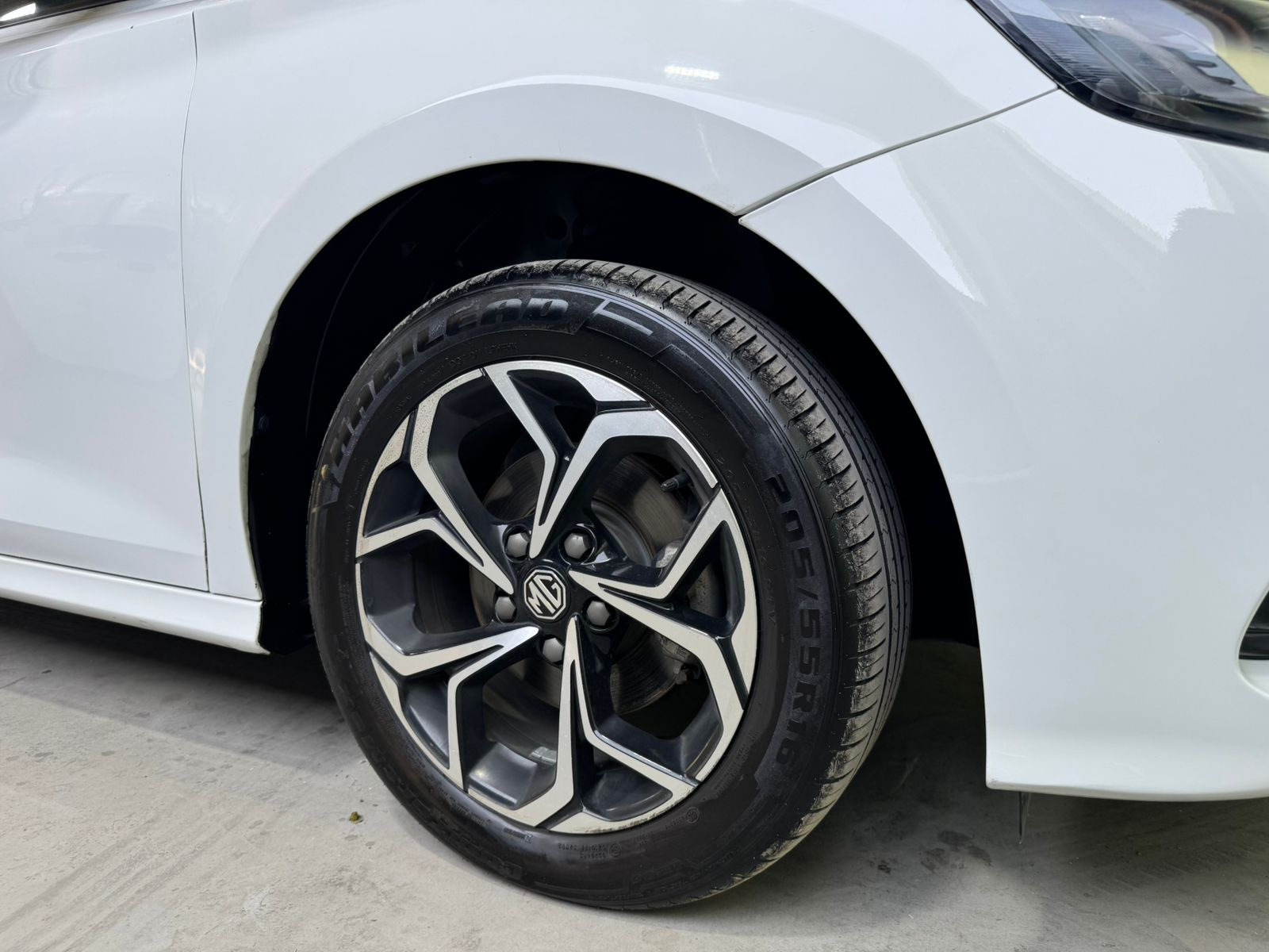 
								2023 MG GT 1.5L WHITE full									