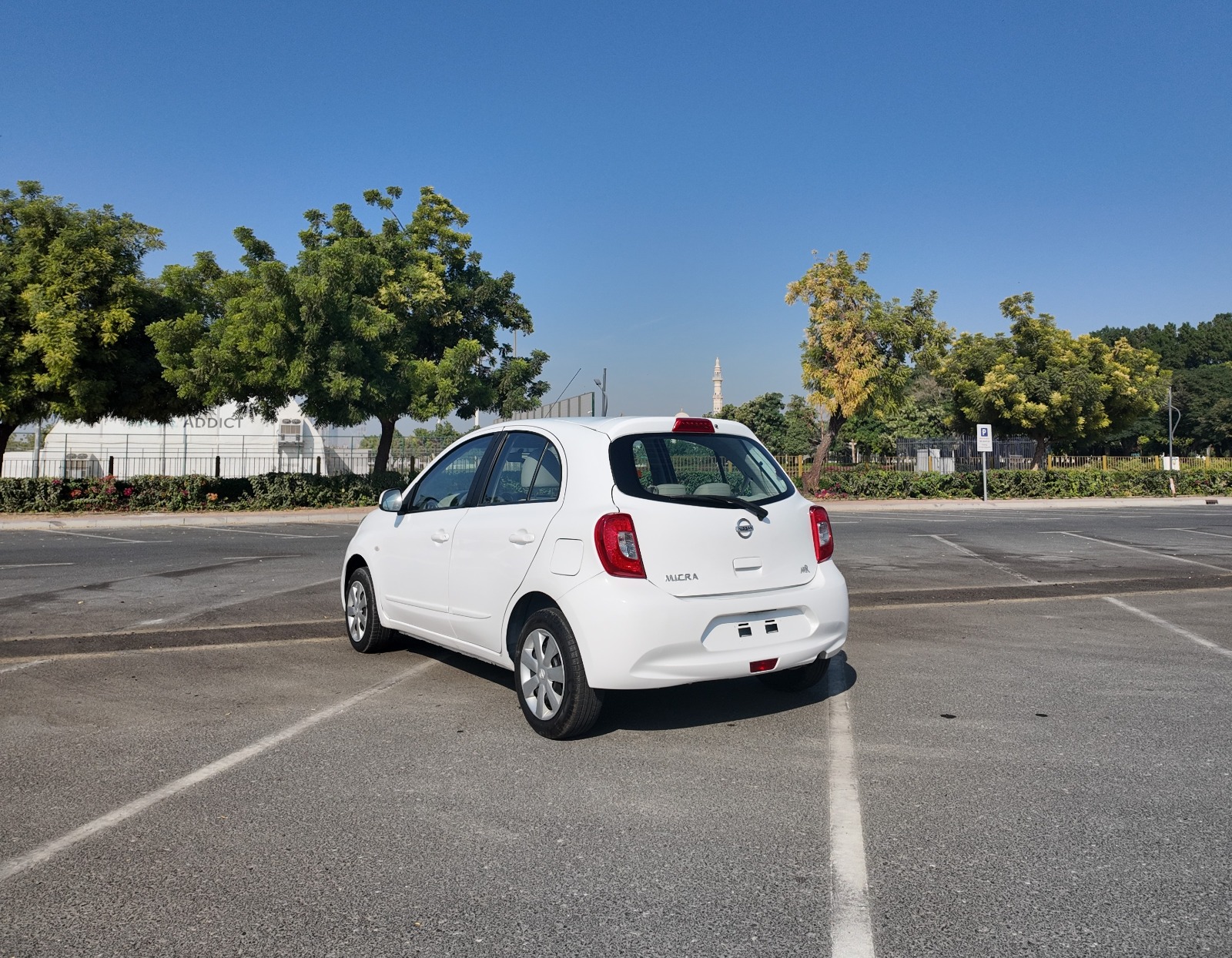 
								2020 NISSAN MICRA WHITE full									