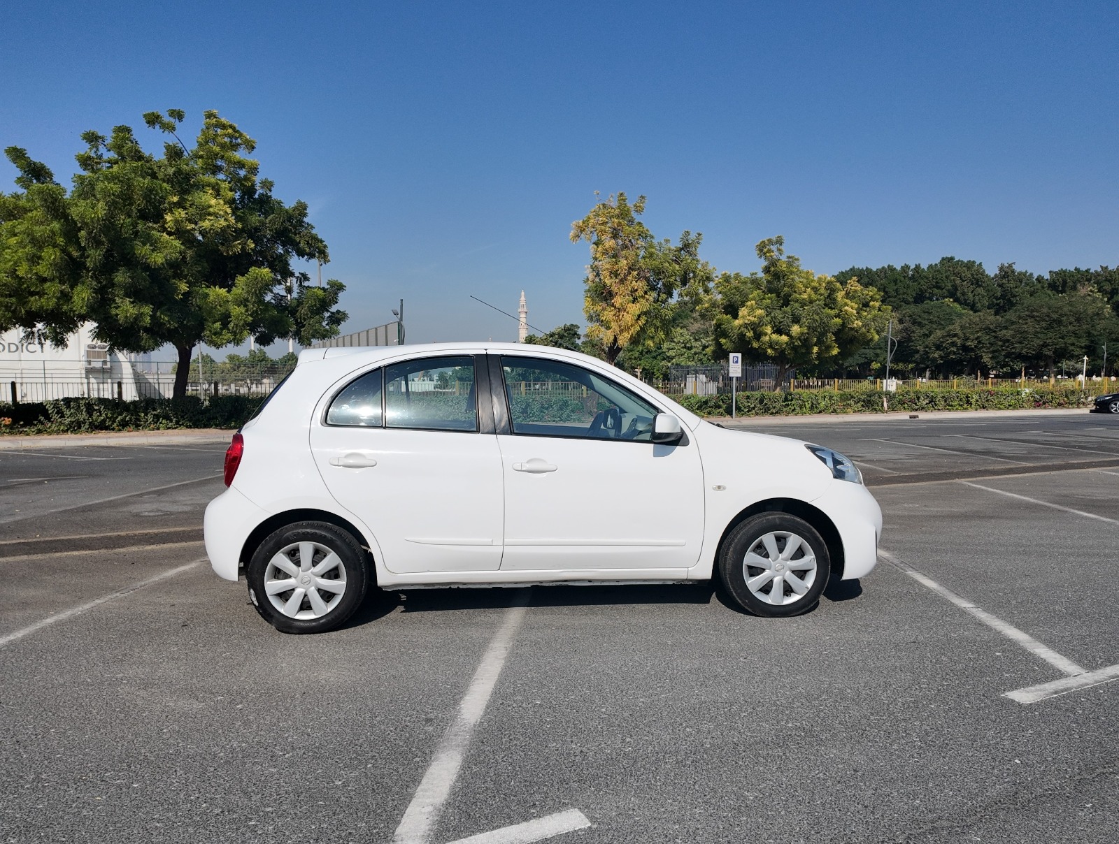 
								2020 NISSAN MICRA WHITE full									