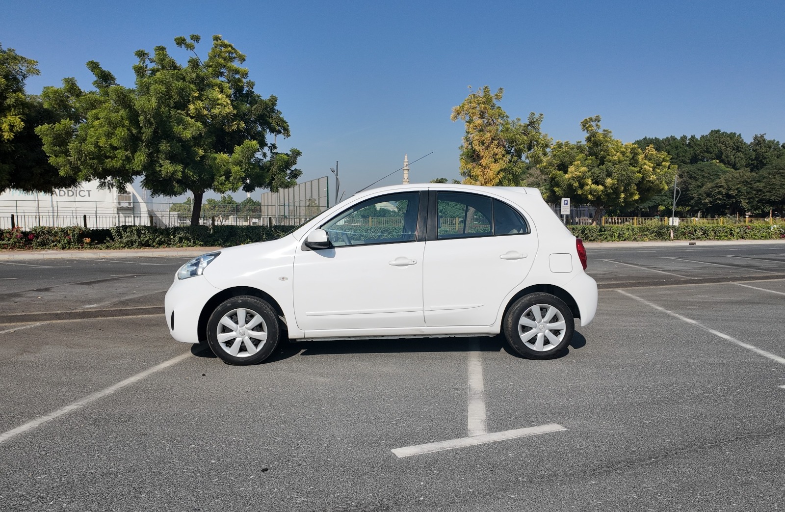 
								2020 NISSAN MICRA WHITE full									