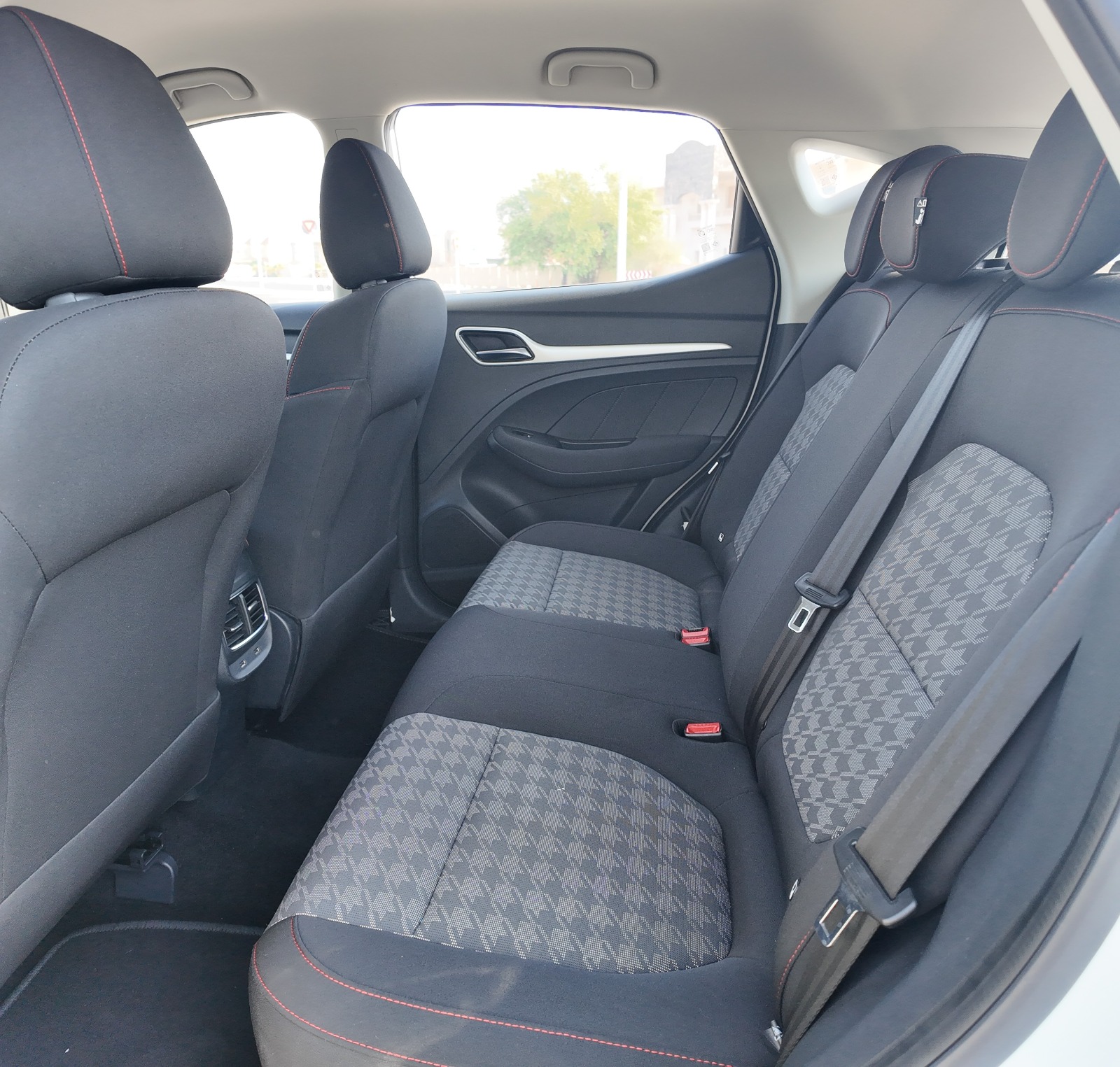 
								2023 MG ZS WHITE – RESERVED full									